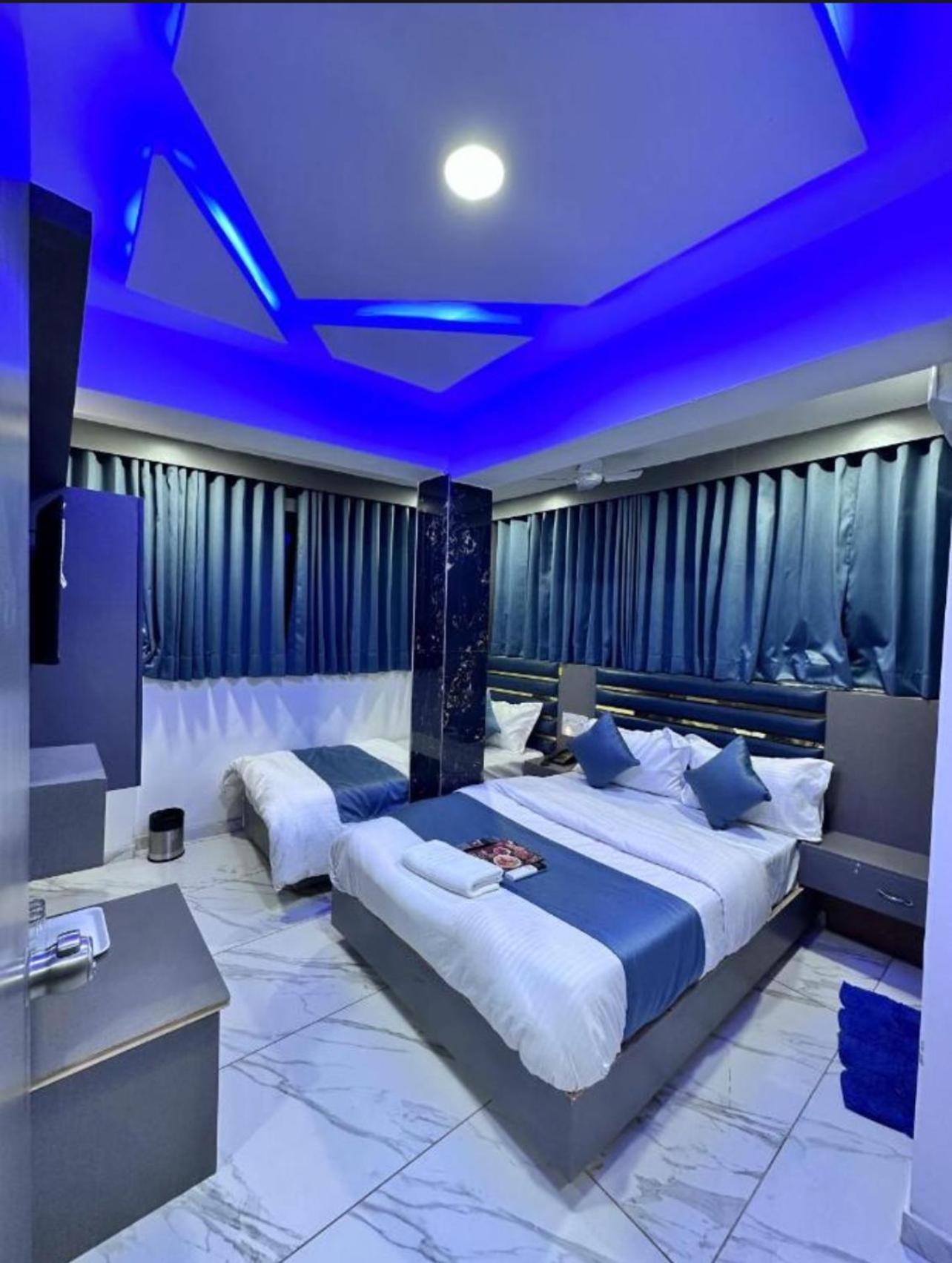 Season Hotel