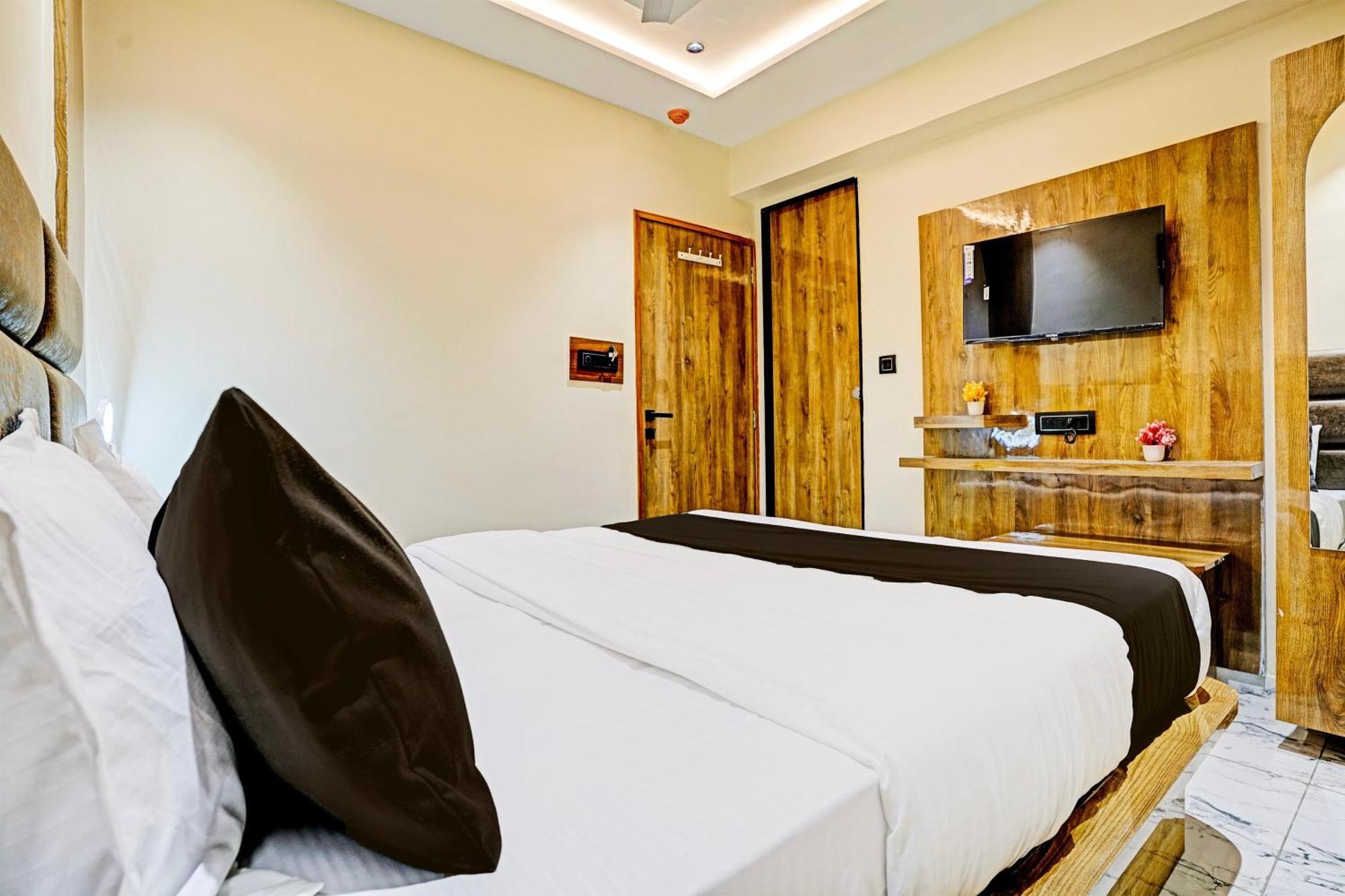 Hotel O Meet Palace Ahmedabad