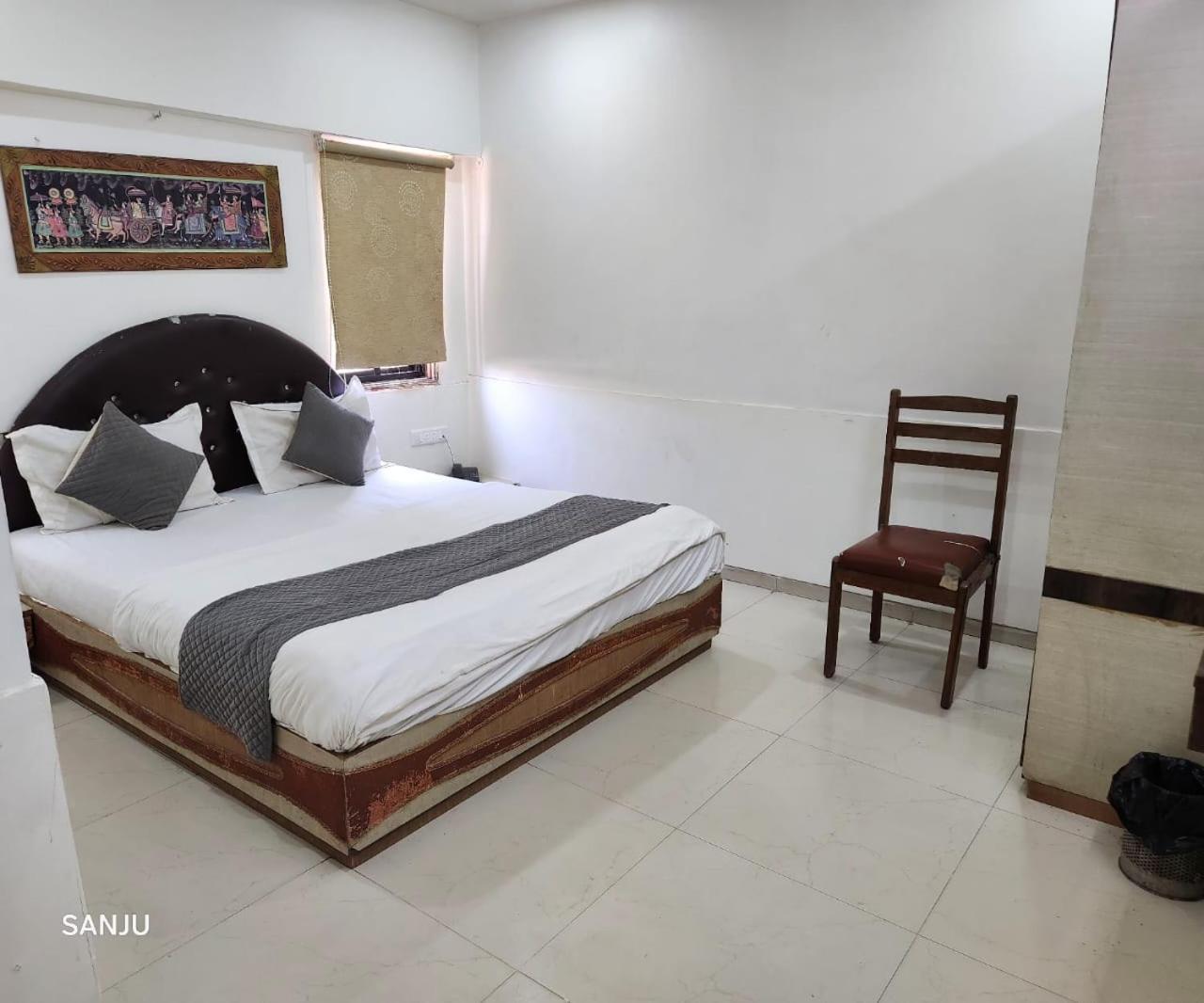 Jaunt Safari Motera Apartment