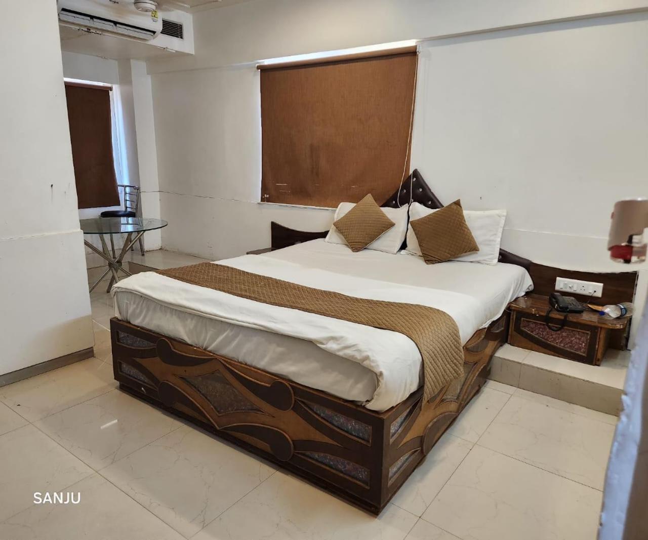 Jaunt Safari Motera * Ahmedabad