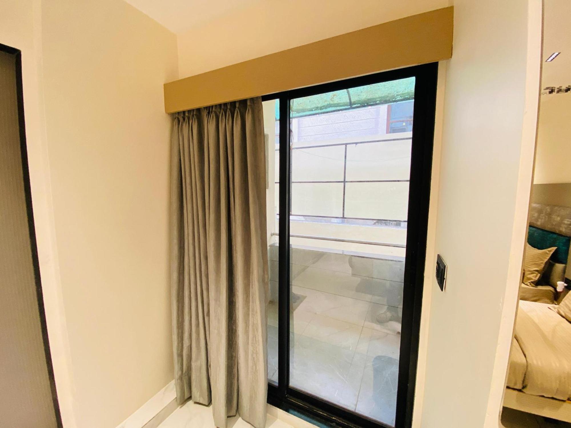 Hotel Rv Residency *