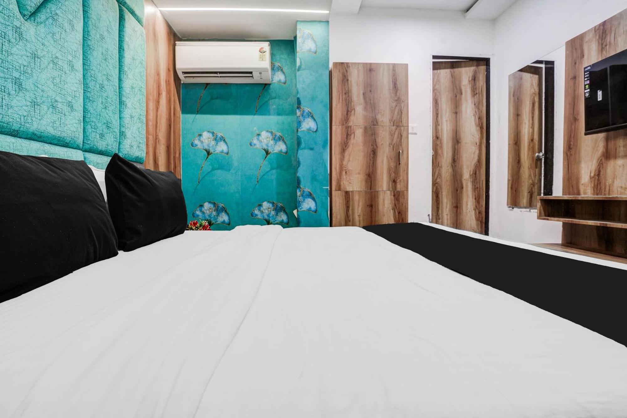 Hotel Super Collection O Maninagar Near Railway Station Formerly A1 Residency 3*