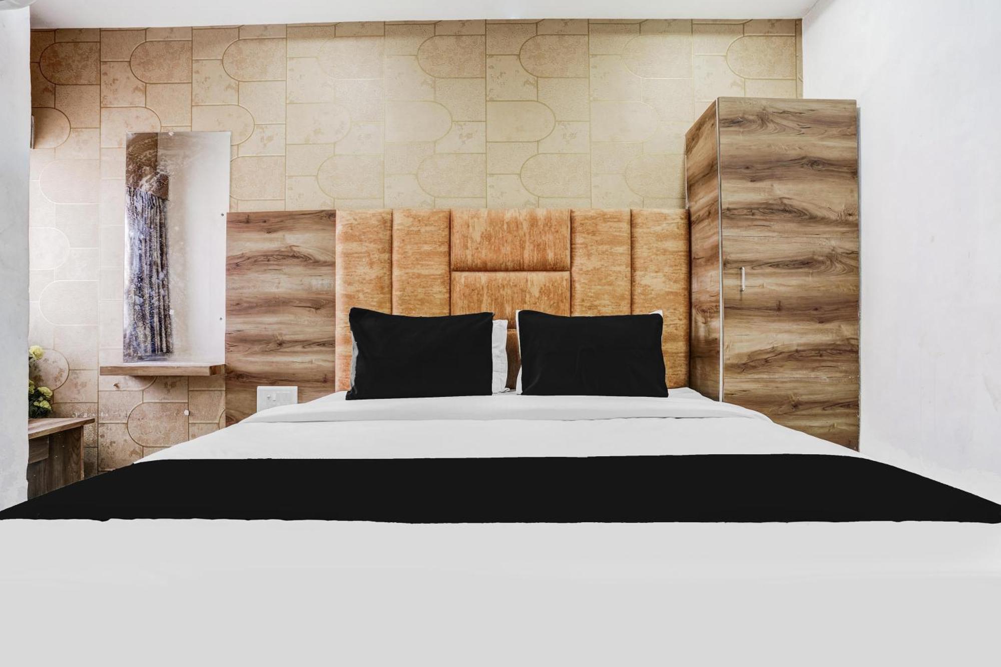 Hotel Super Collection O Maninagar Near Railway Station Formerly A1 Residency