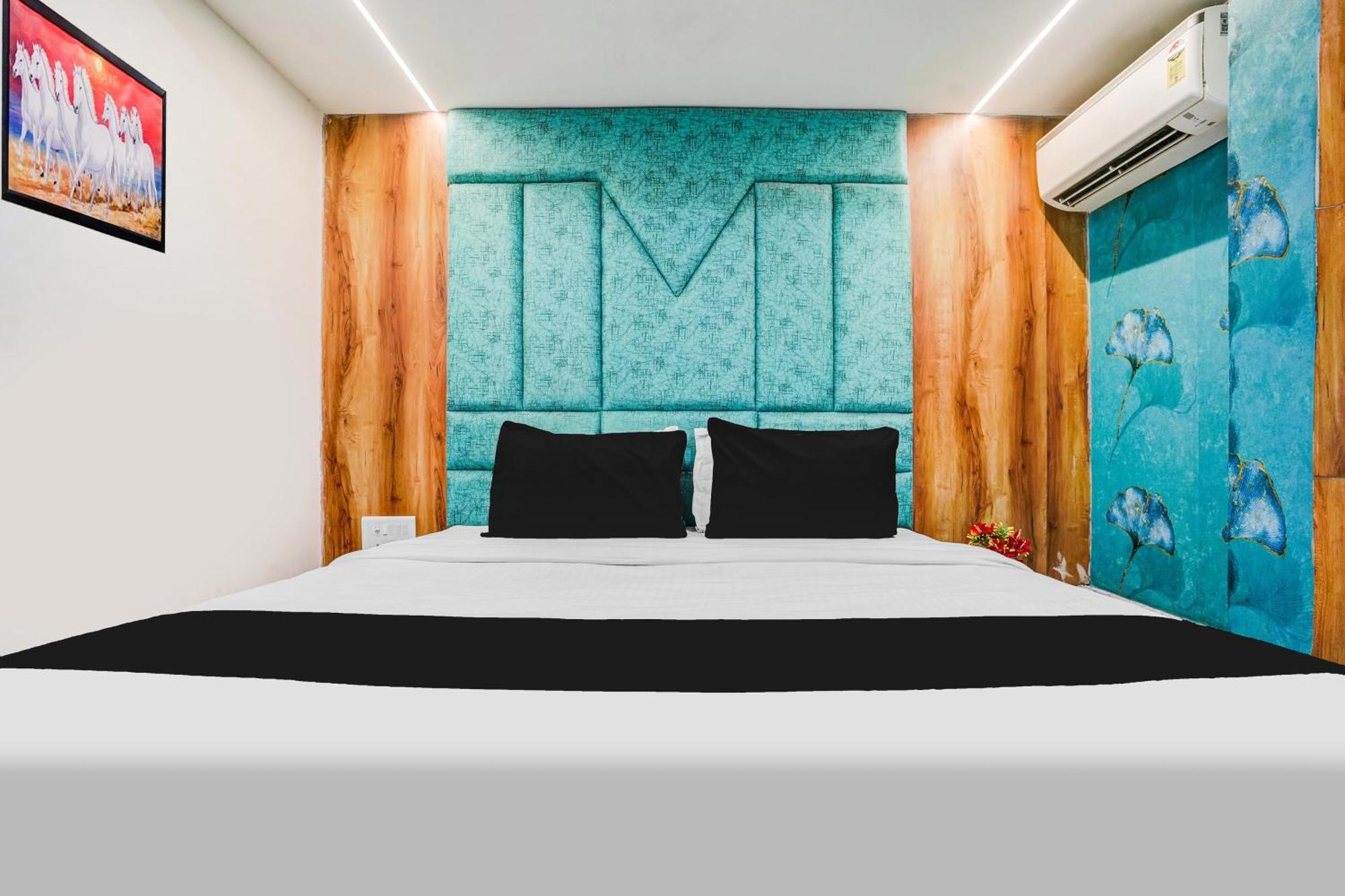 Hotel Super Collection O Maninagar Near Railway Station Formerly A1 Residency Ahmedabad