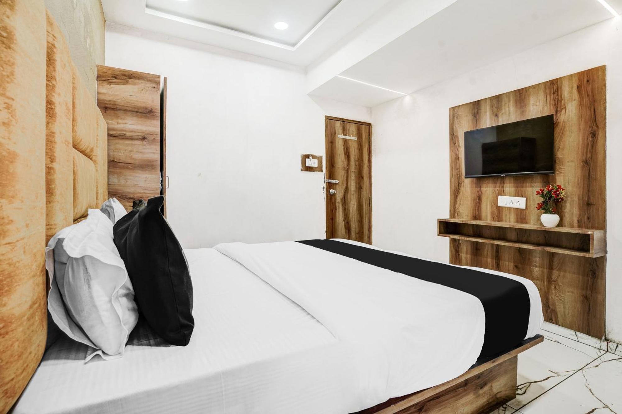 Super Collection O Maninagar Near Railway Station Formerly A1 Residency Ahmedabad