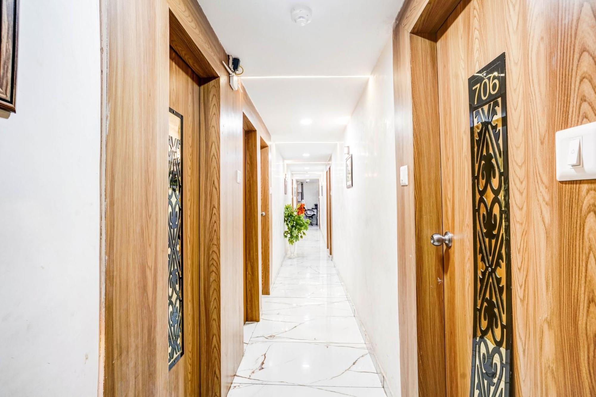 Hotel Super Collection O Maninagar Near Railway Station Formerly A1 Residency 3*