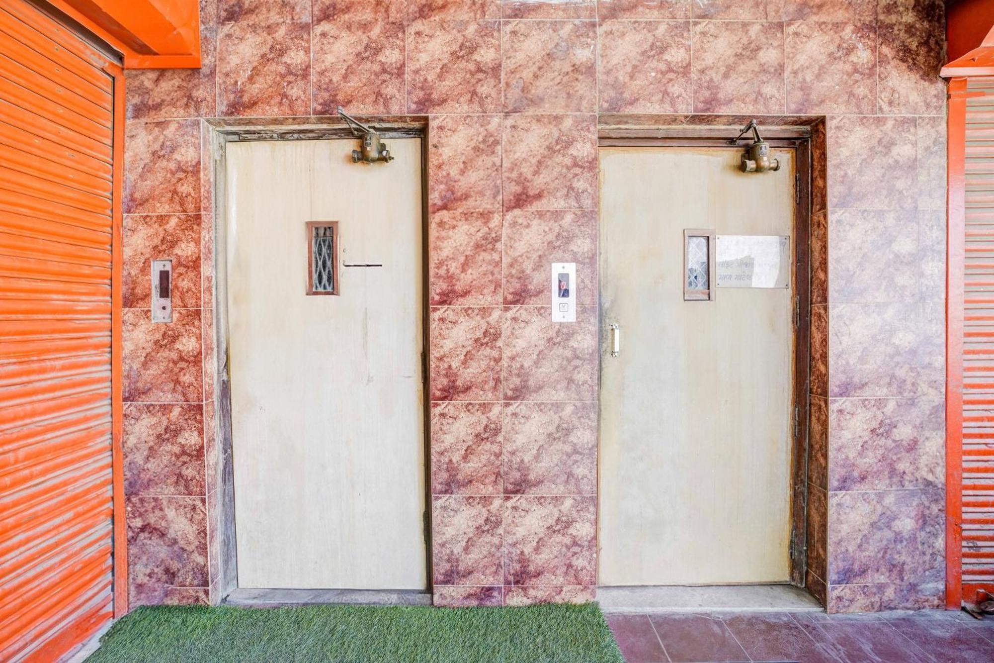 Super Collection O Maninagar Near Railway Station Formerly A1 Residency 3* Ahmedabad