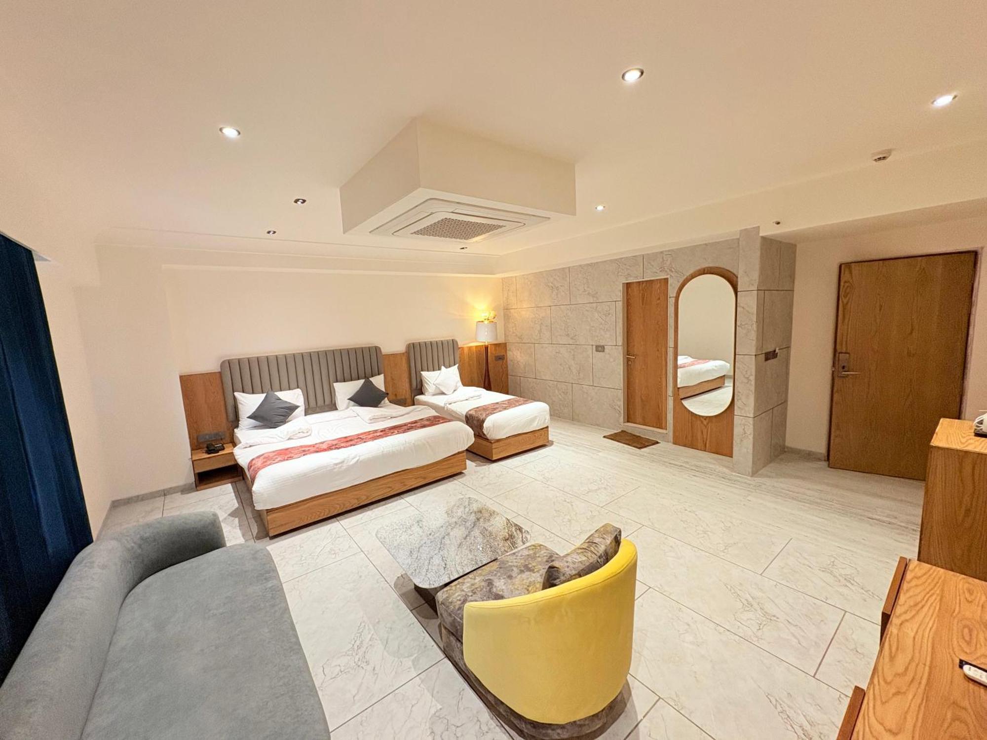 Hotel The Parterre 4*