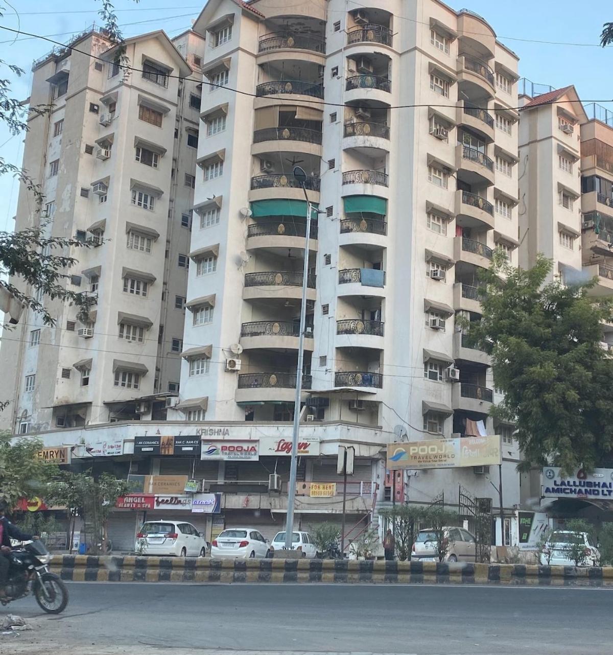 2bhk Ac Luxury In Satellite, *