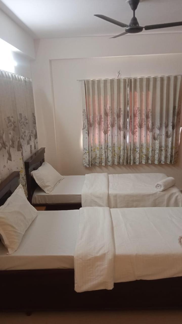 Elis Homestayz Hotel Ahmedabad