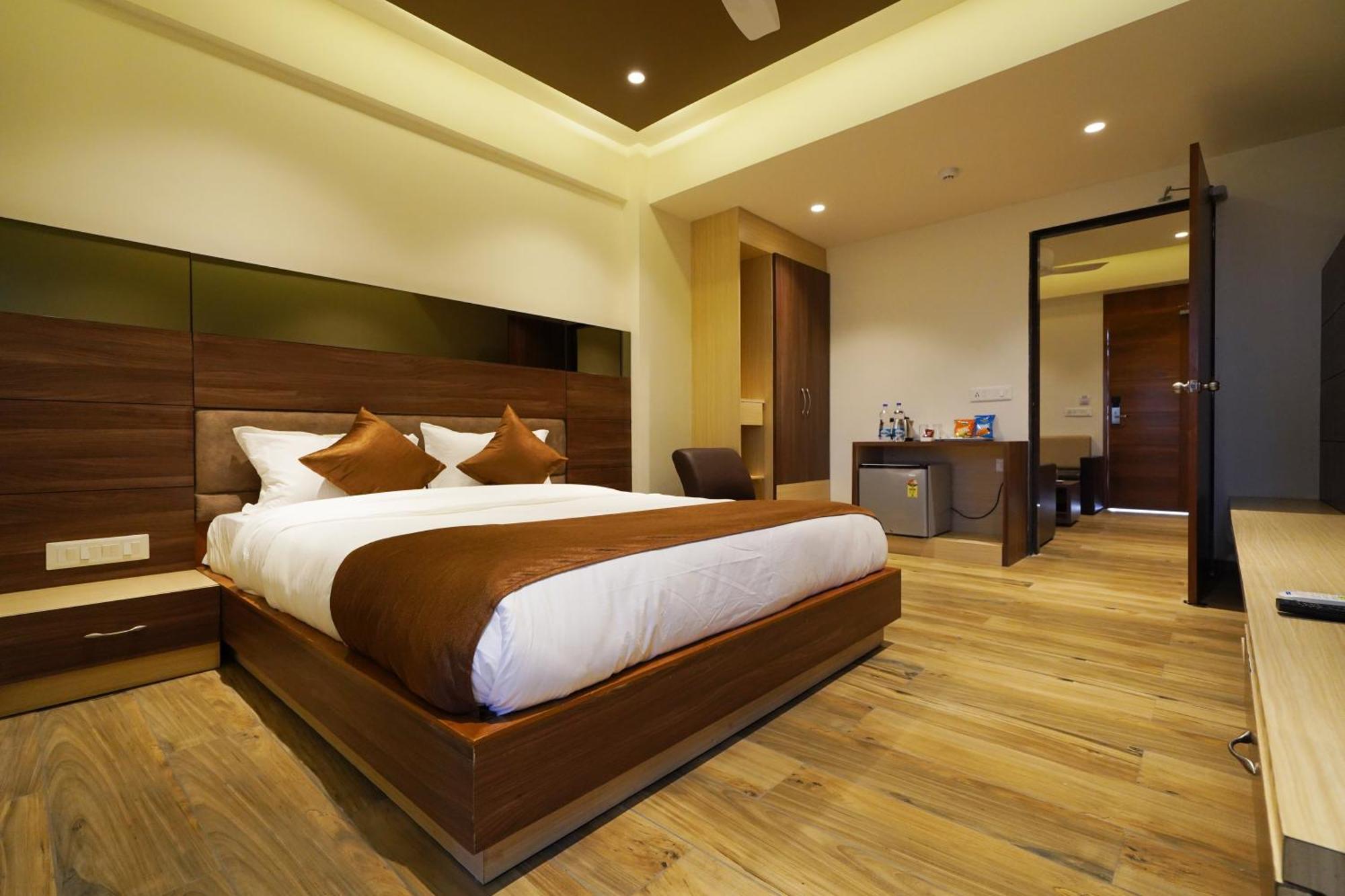 Hotel 4 Point 3*