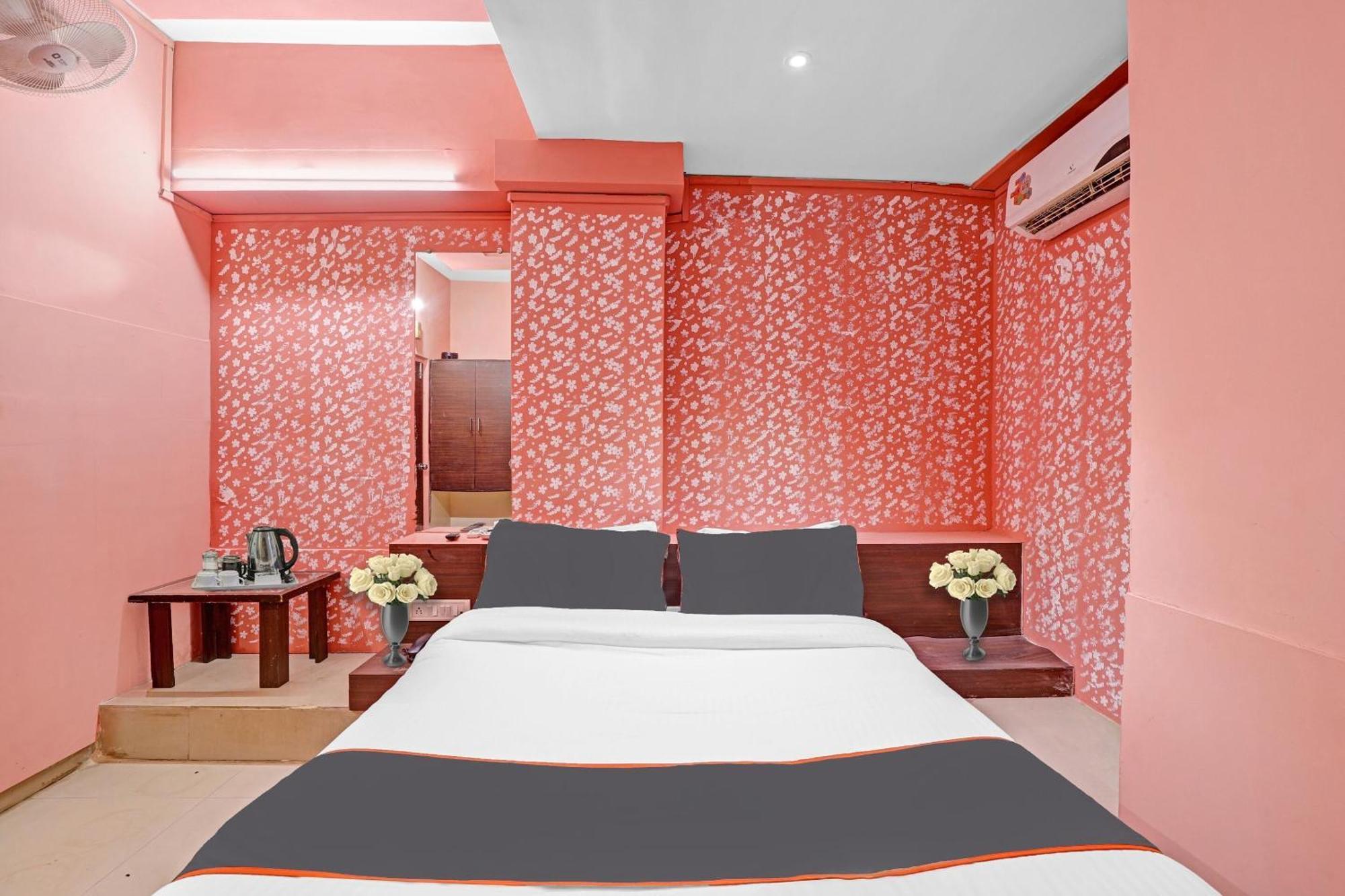 Hotel O Raj Palace