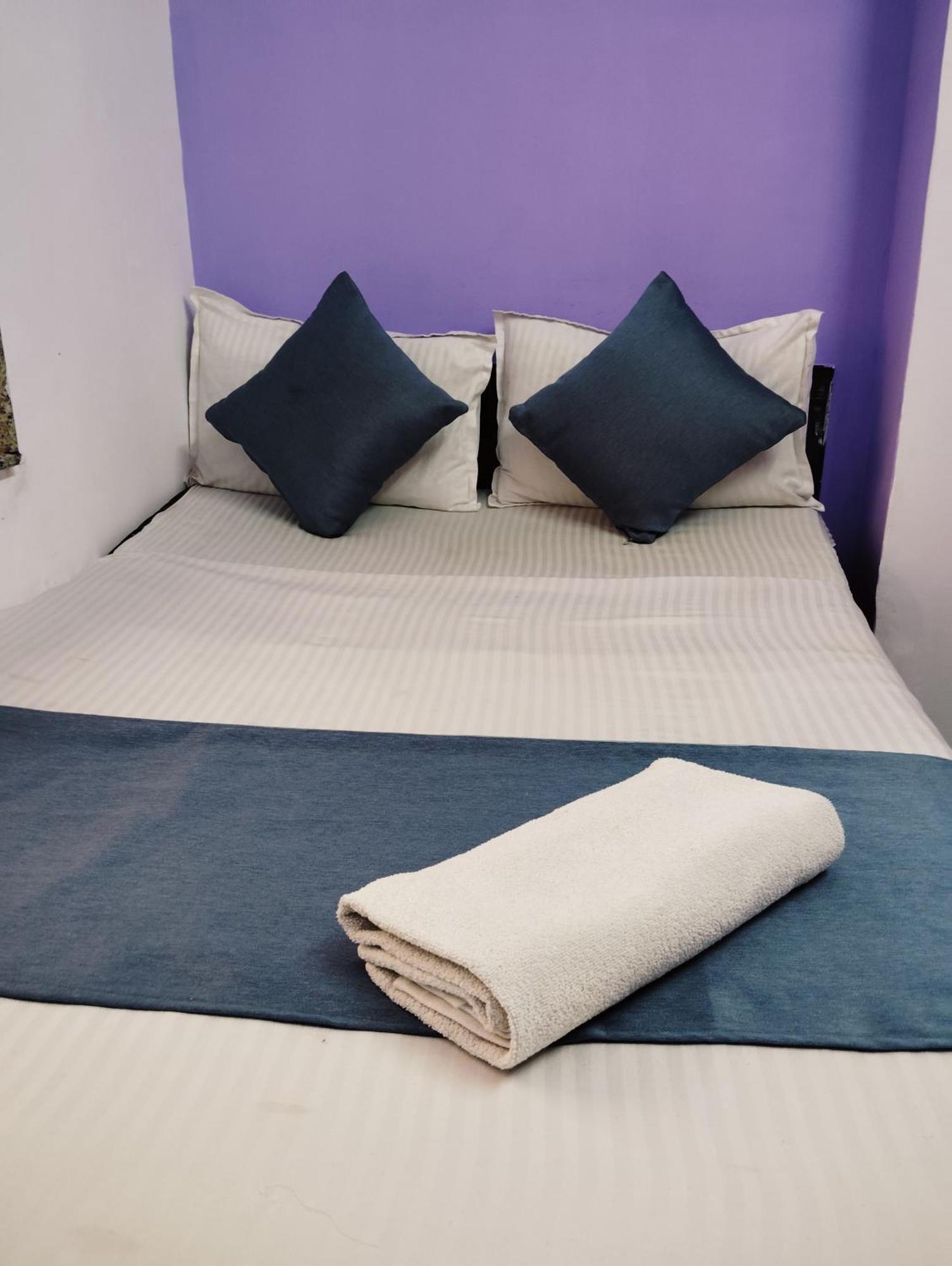 Hotel Sarovar *