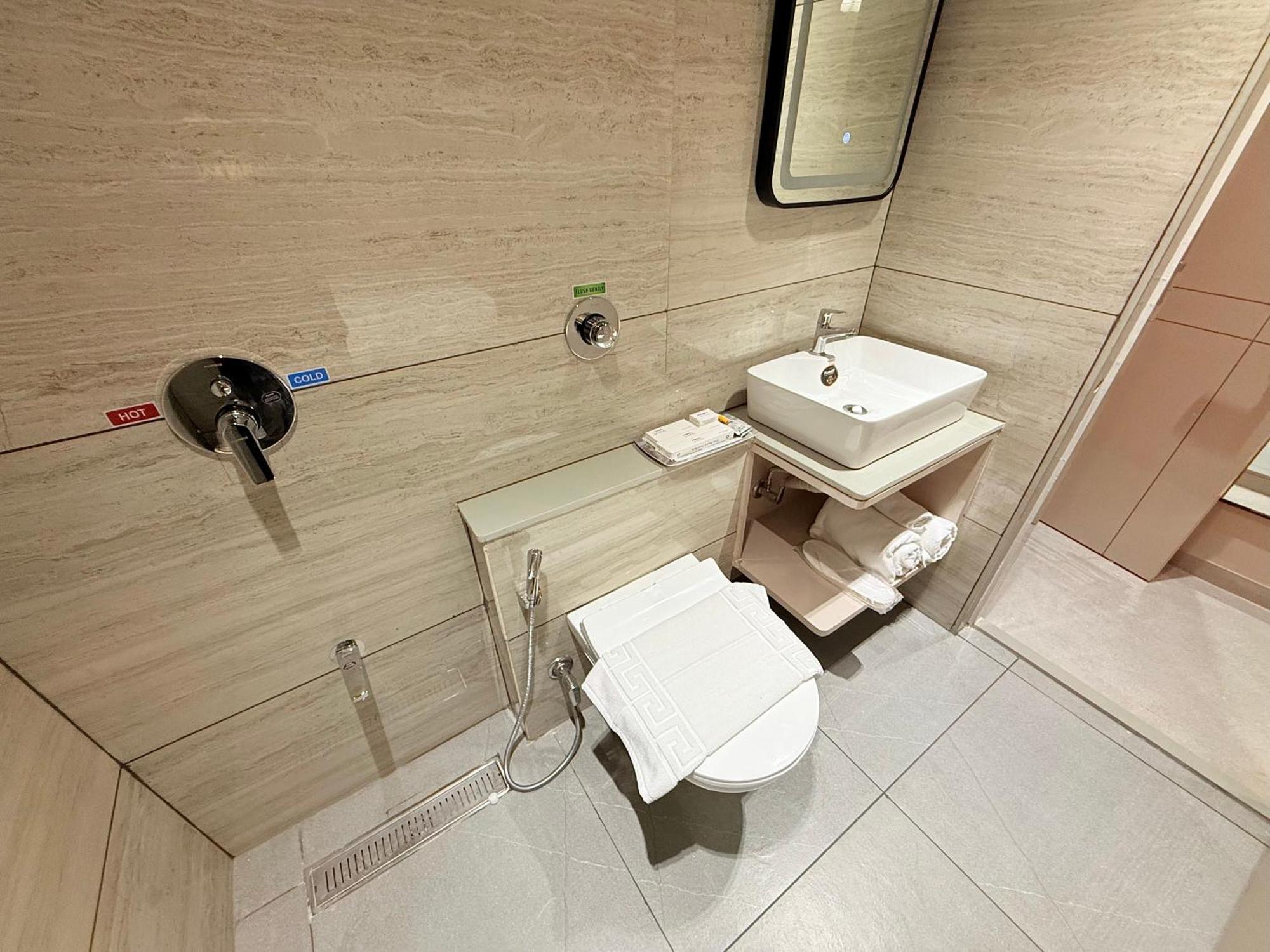 Fun Regency Motera 3*
