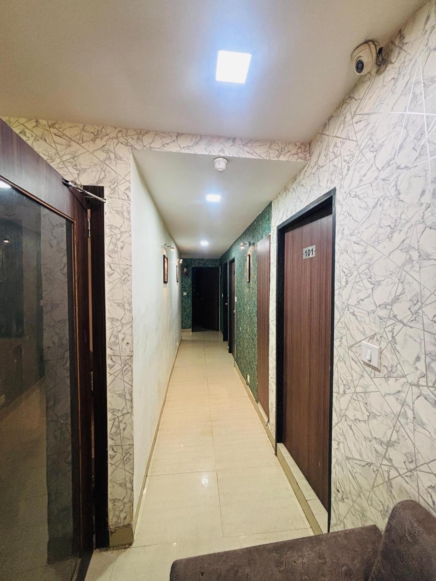 Hotel Greenwood Ahmedabad