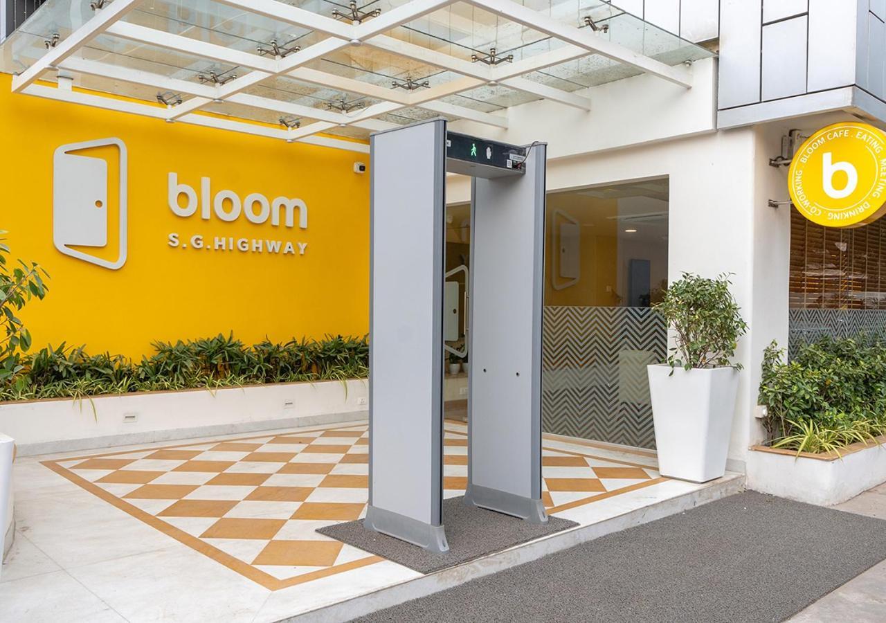 Bloom Sg Highway Hotel 3*