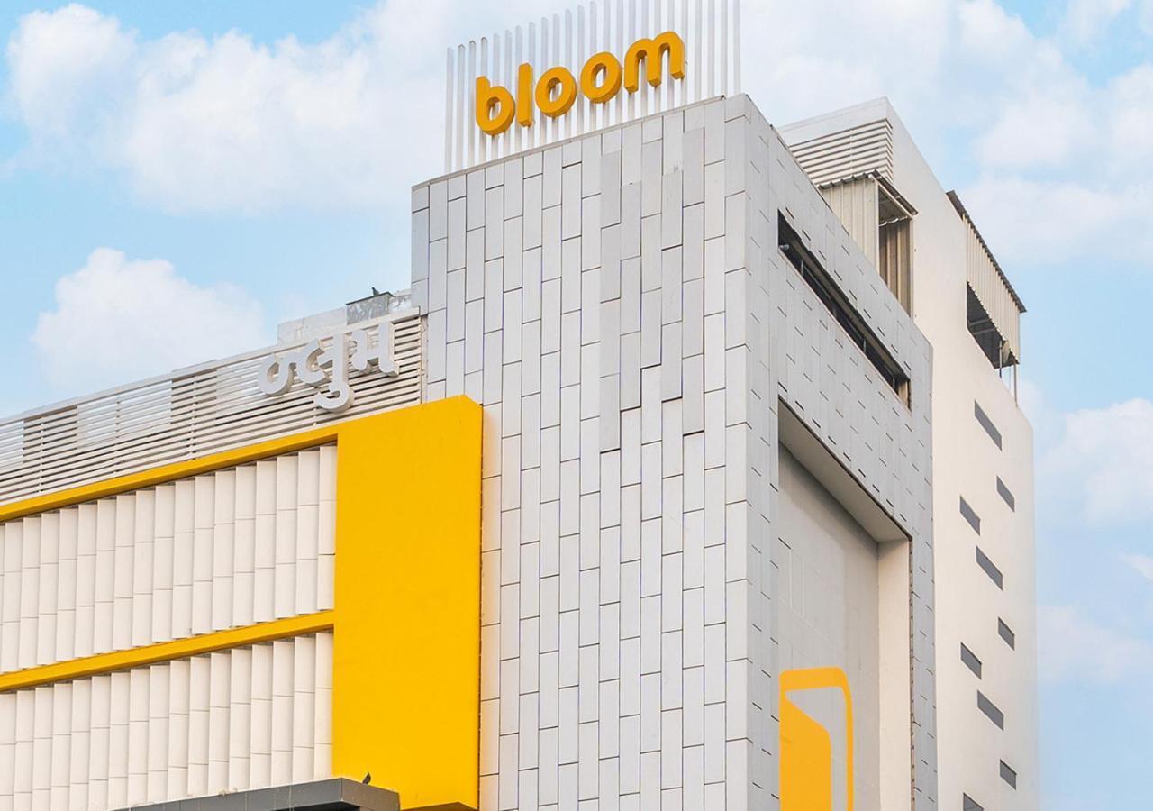 Bloom Sg Highway Hotel