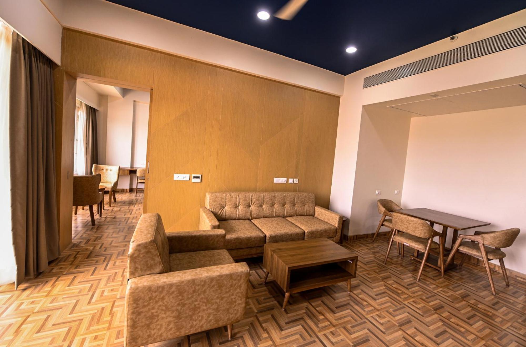 Ramadabywyndham Hotel