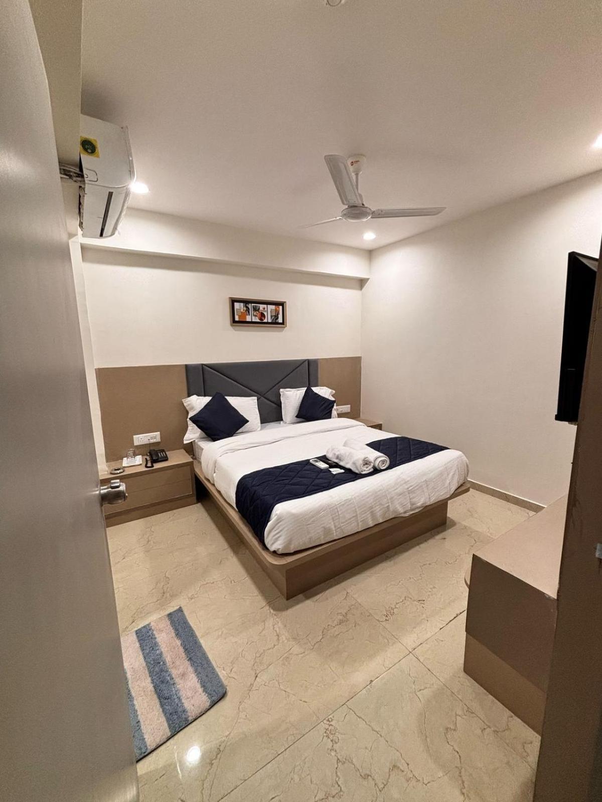 Royal Square Hotel Ahmedabad
