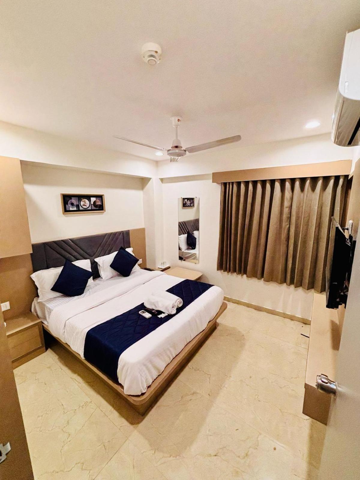 Royal Square Hotel