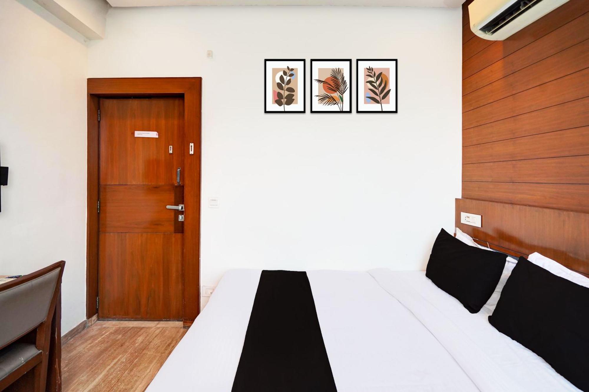 Super Collection O Airport Road Formerly Kyra * Ahmedabad