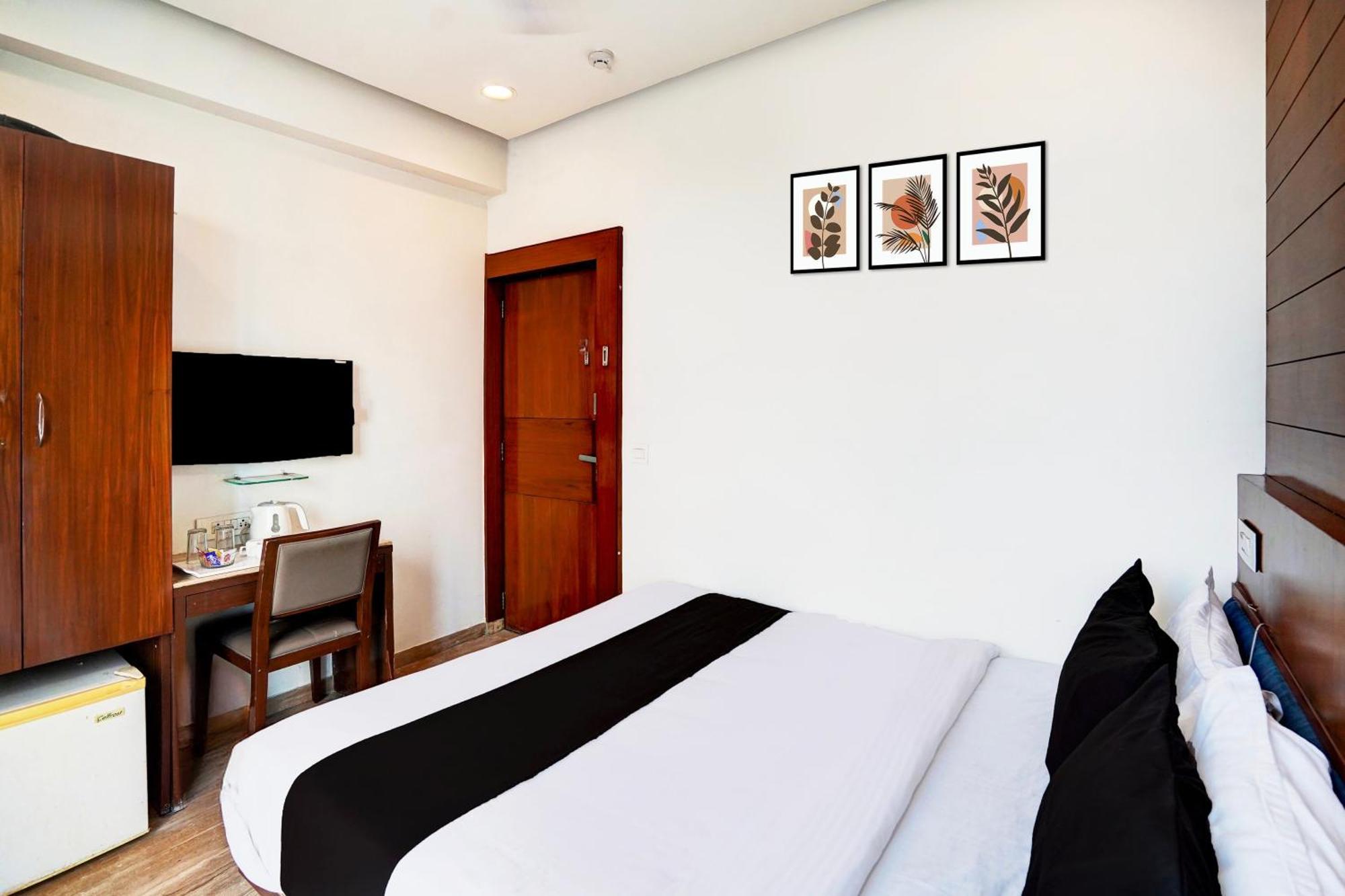 Hotel Super Collection O Airport Road Formerly Kyra *