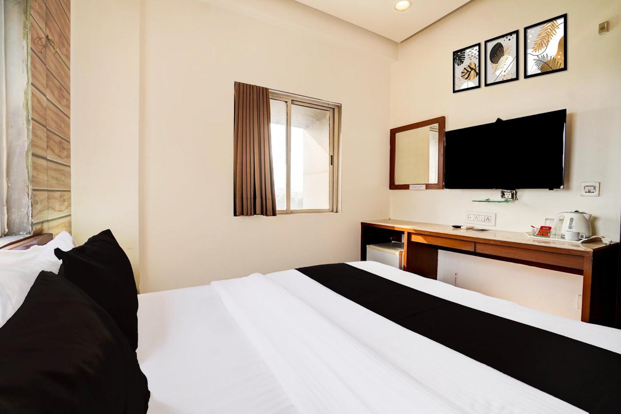 Hotel Super Collection O Airport Road Formerly Kyra Ahmedabad
