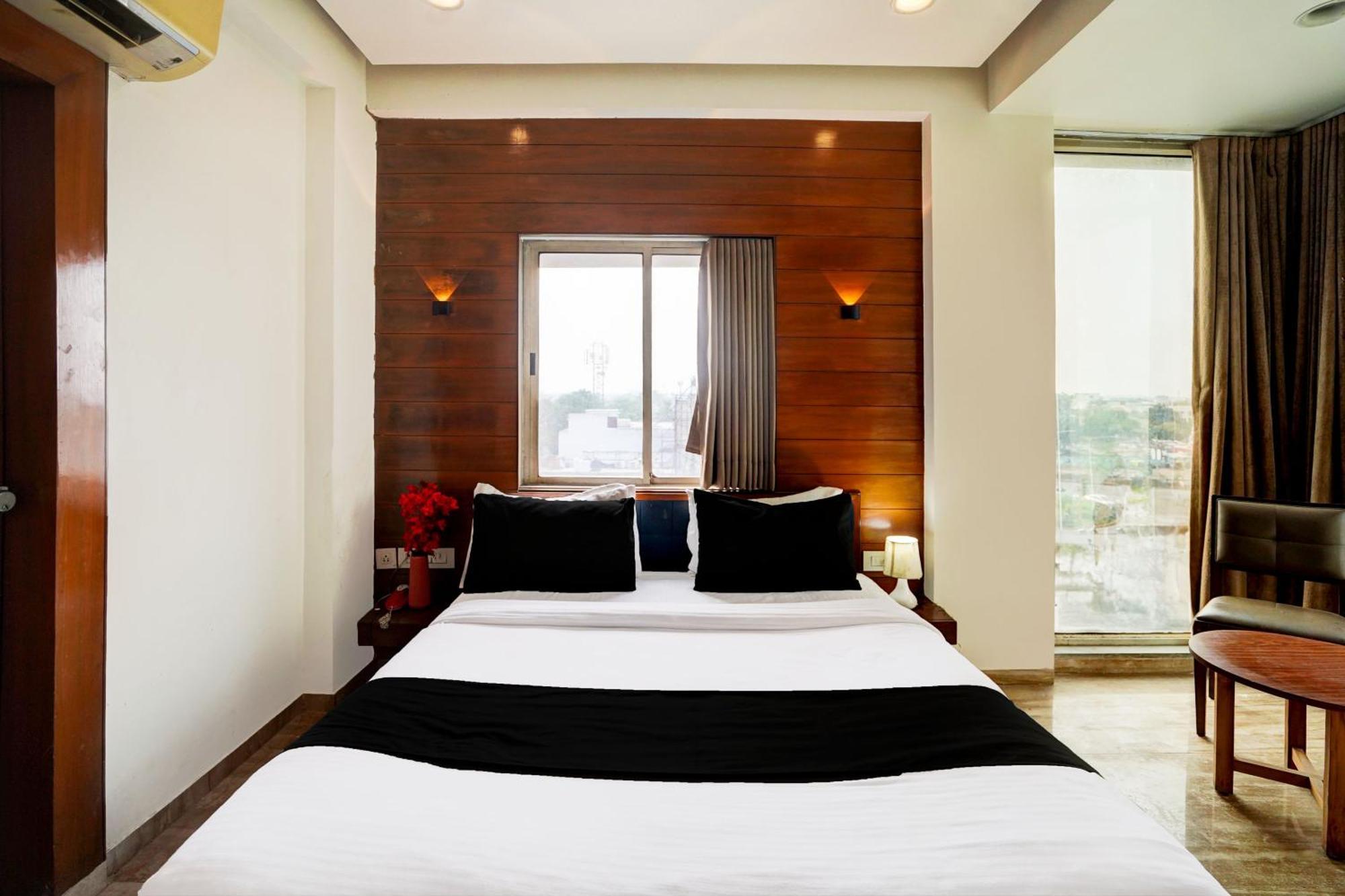 Super Collection O Airport Road Formerly Kyra Hotel Ahmedabad
