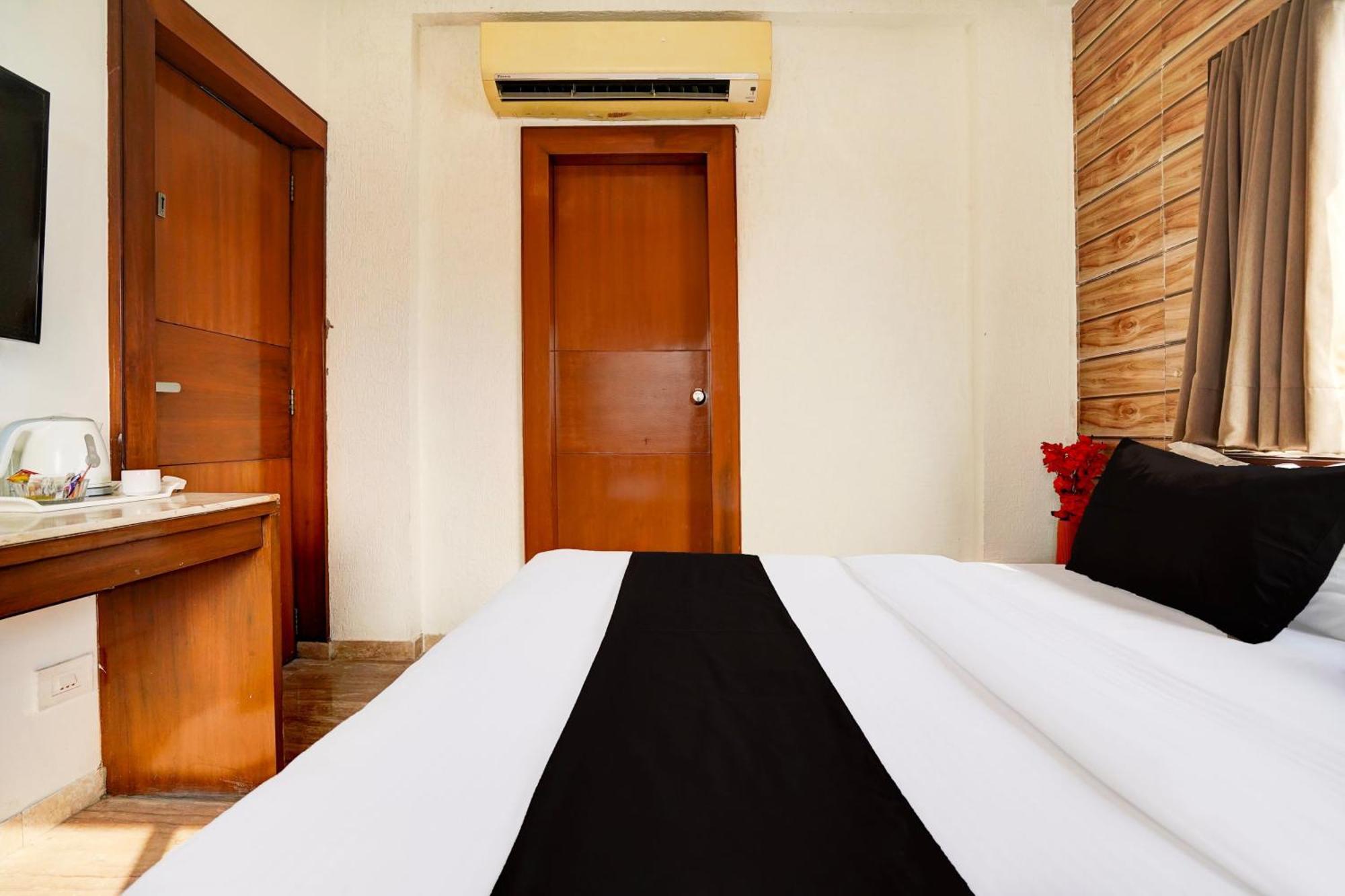 Super Collection O Airport Road Formerly Kyra Hotel Ahmedabad