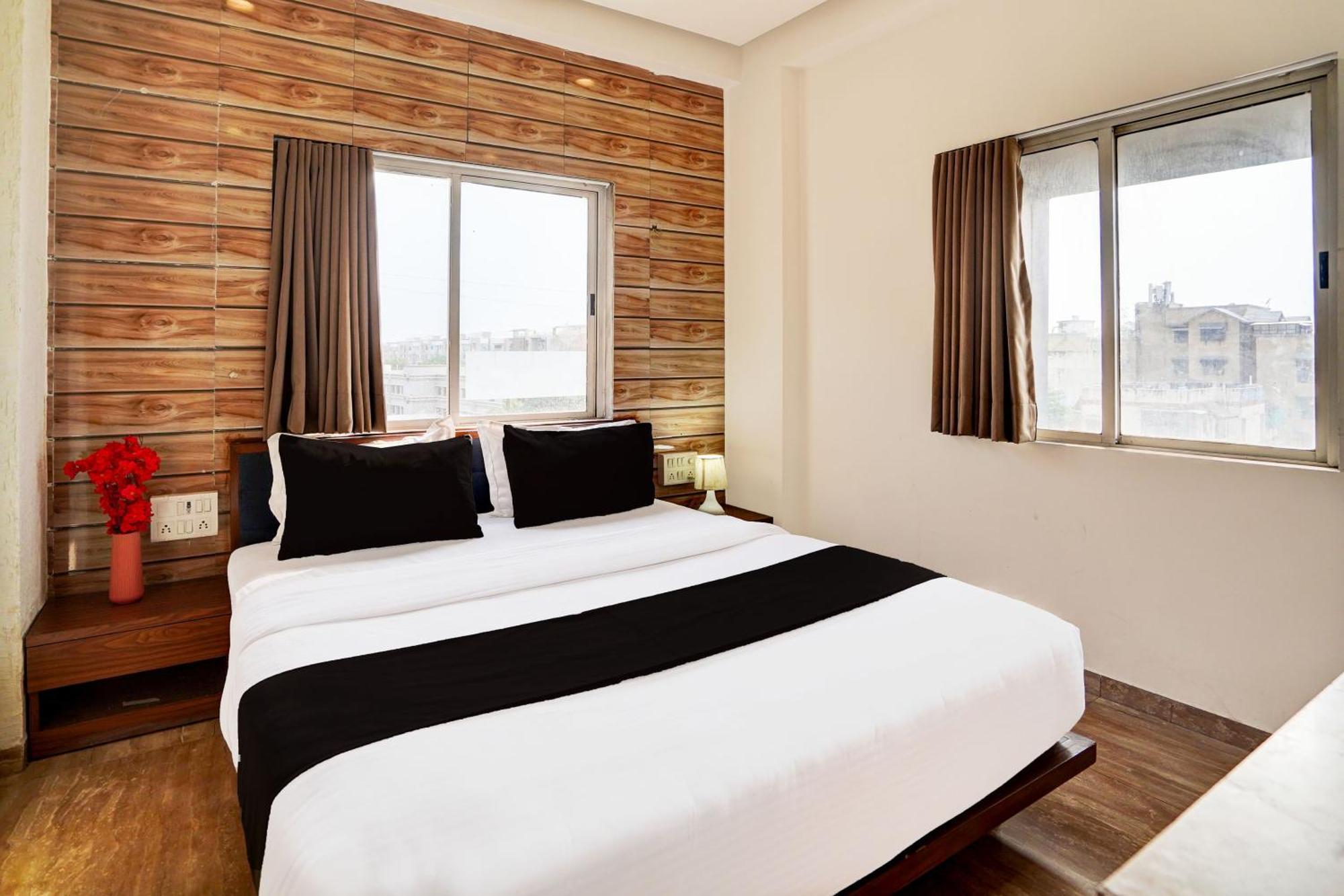 Hotel Super Collection O Airport Road Formerly Kyra Ahmedabad