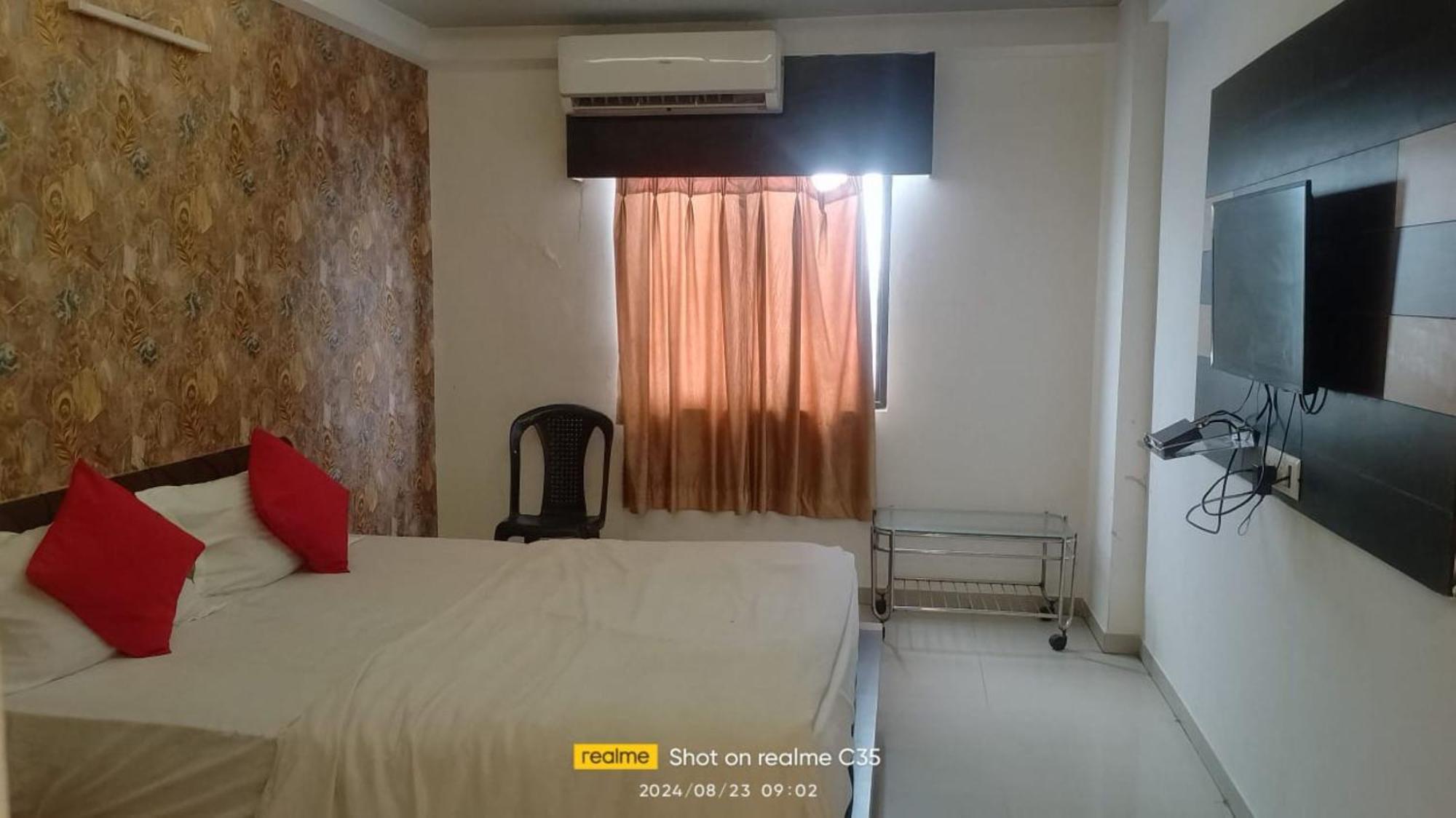Hotel Paradise -ahmedabad 3*