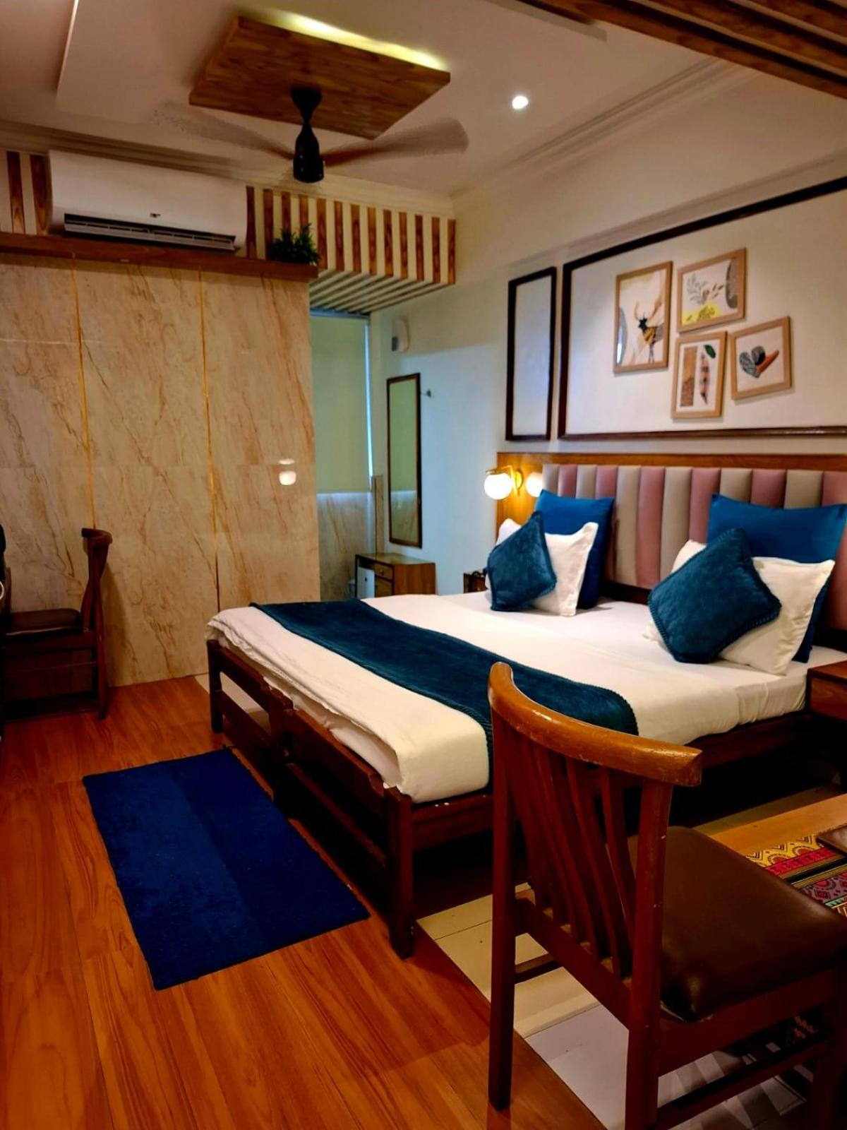 Krishna Love hotel 2*