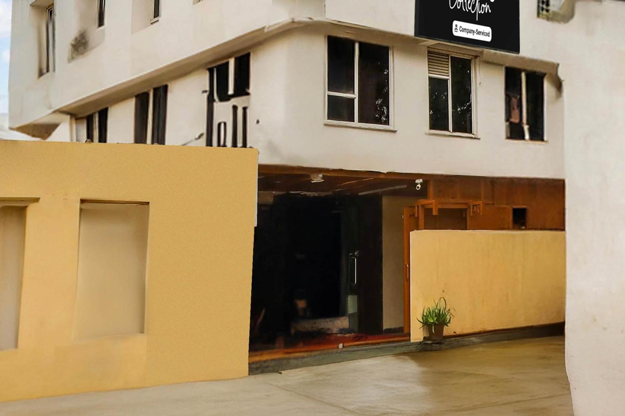 Hotel Super Collection O Ashram Road Near Sardar Bridge Formerly Apple 3*