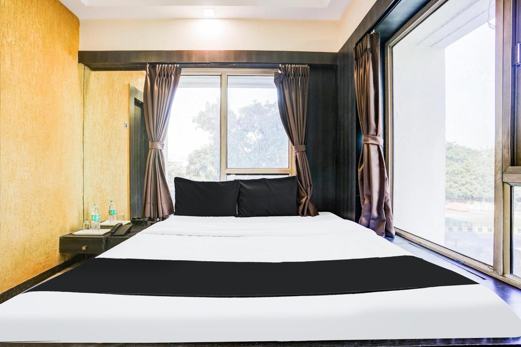 Hotel Super Collection O Ashram Road Near Sardar Bridge Formerly Apple Ahmedabad