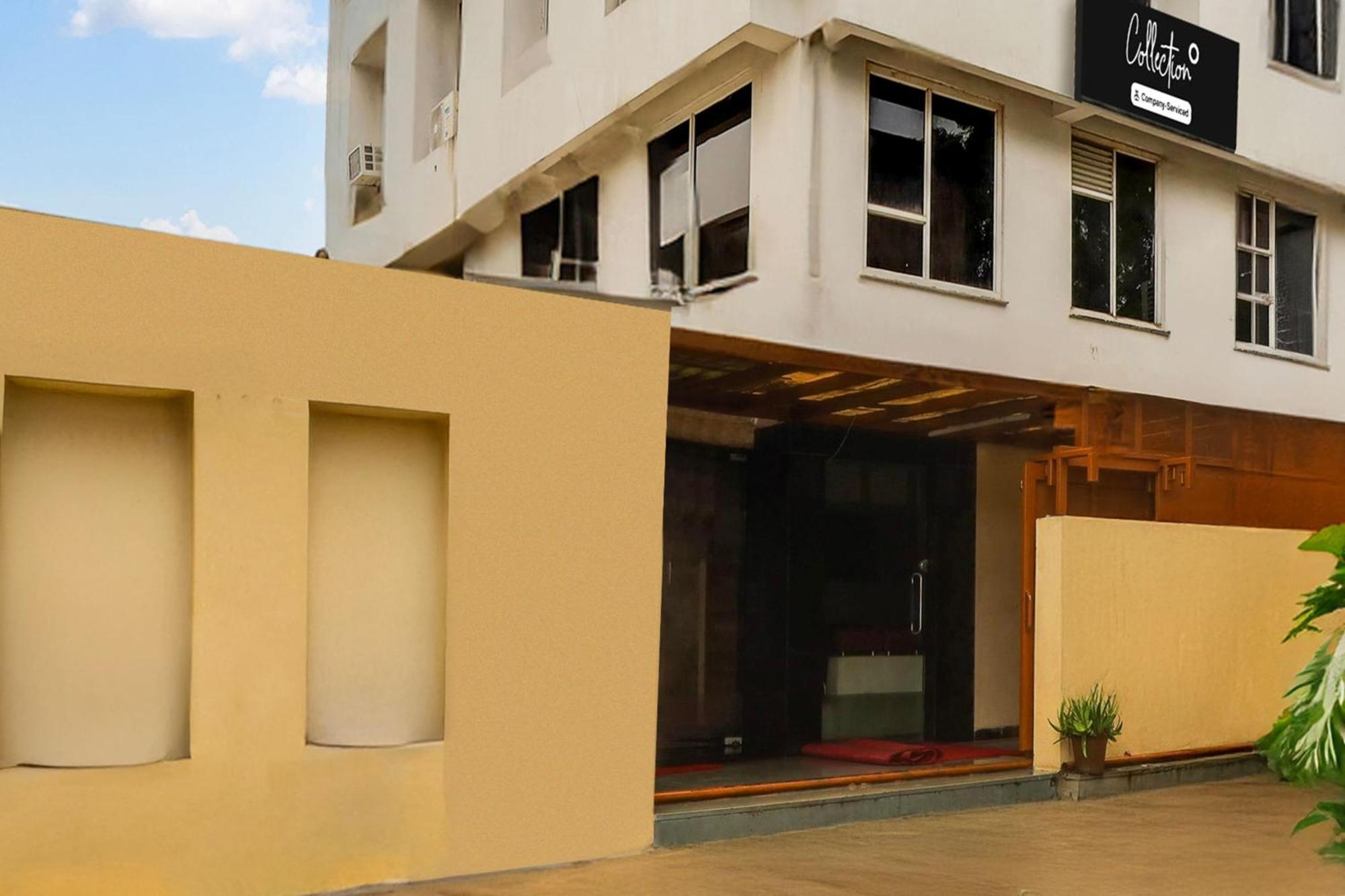 Super Collection O Ashram Road Near Sardar Bridge Formerly Apple 3*