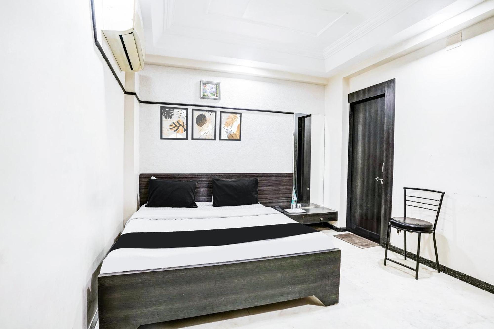 Hotel Super Collection O Ashram Road Near Sardar Bridge Formerly Apple