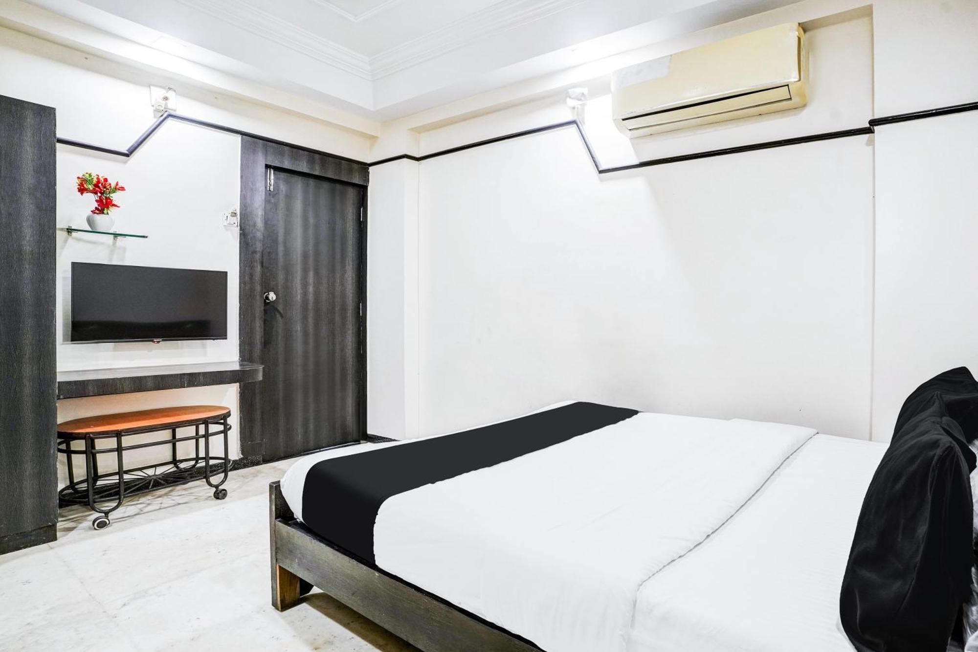 Super Collection O Ashram Road Near Sardar Bridge Formerly Apple Hotel 3*