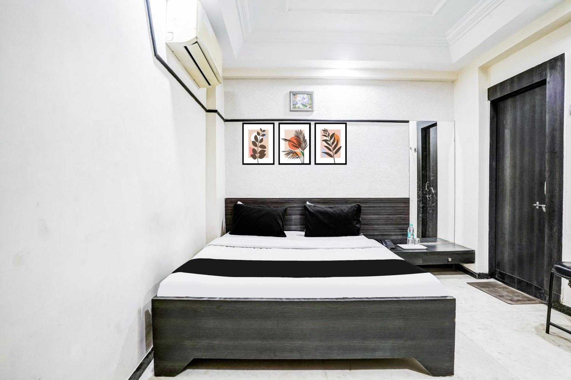 Super Collection O Ashram Road Near Sardar Bridge Formerly Apple Hotel Ahmedabad