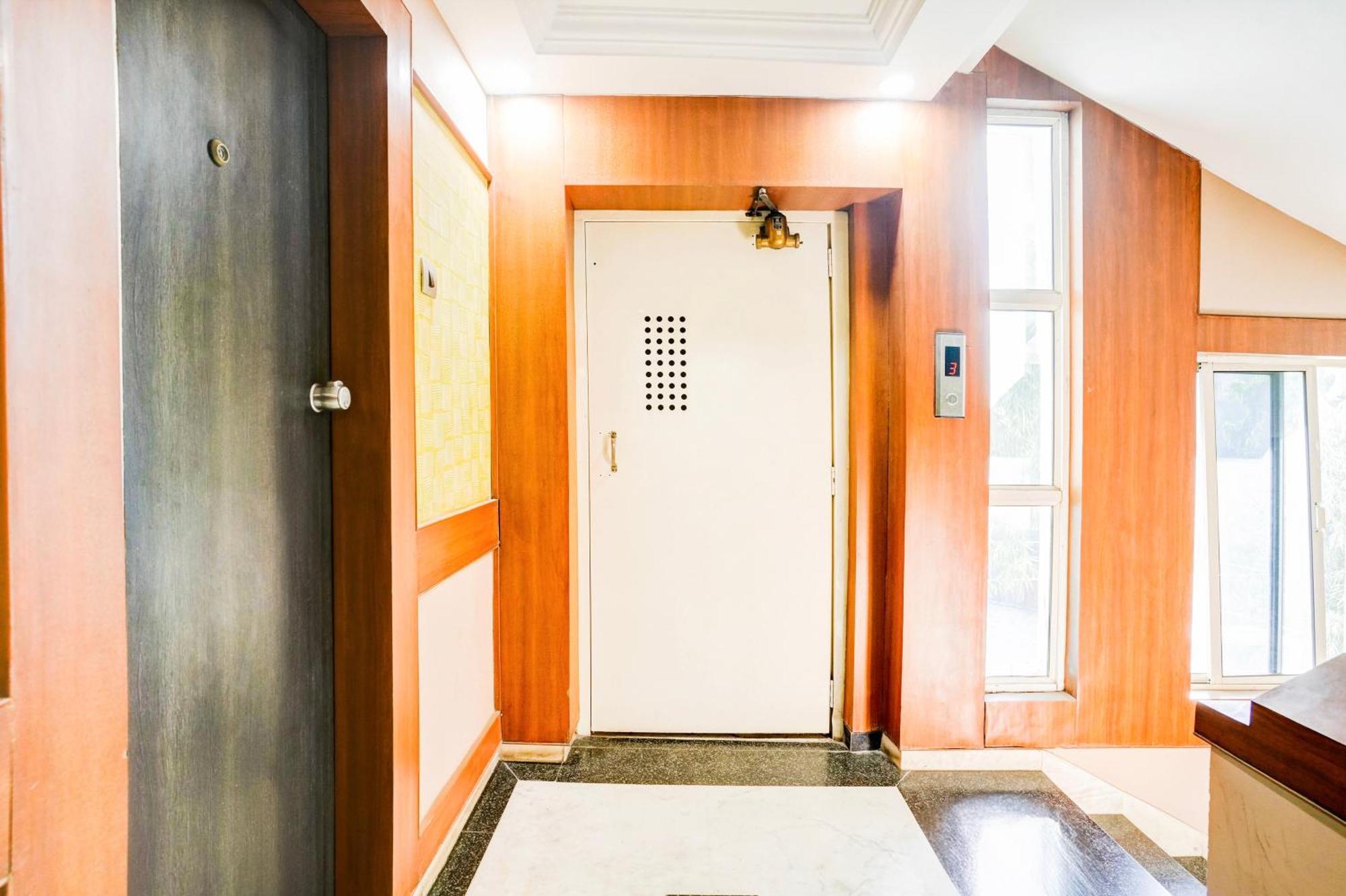 Hotel Super Collection O Ashram Road Near Sardar Bridge Formerly Apple