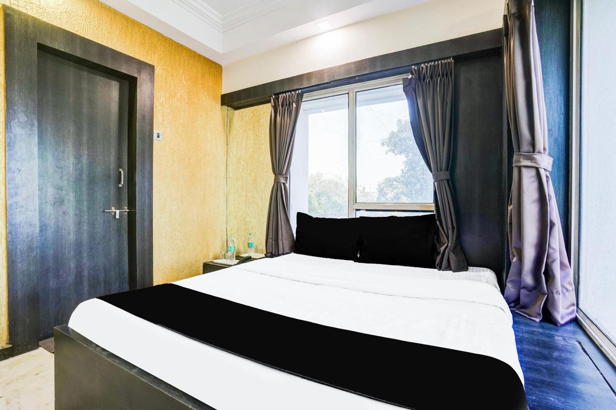 Super Collection O Ashram Road Near Sardar Bridge Formerly Apple Hotel 3*