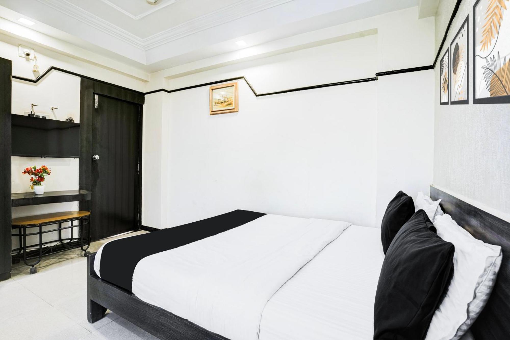 Super Collection O Ashram Road Near Sardar Bridge Formerly Apple Hotel Ahmedabad