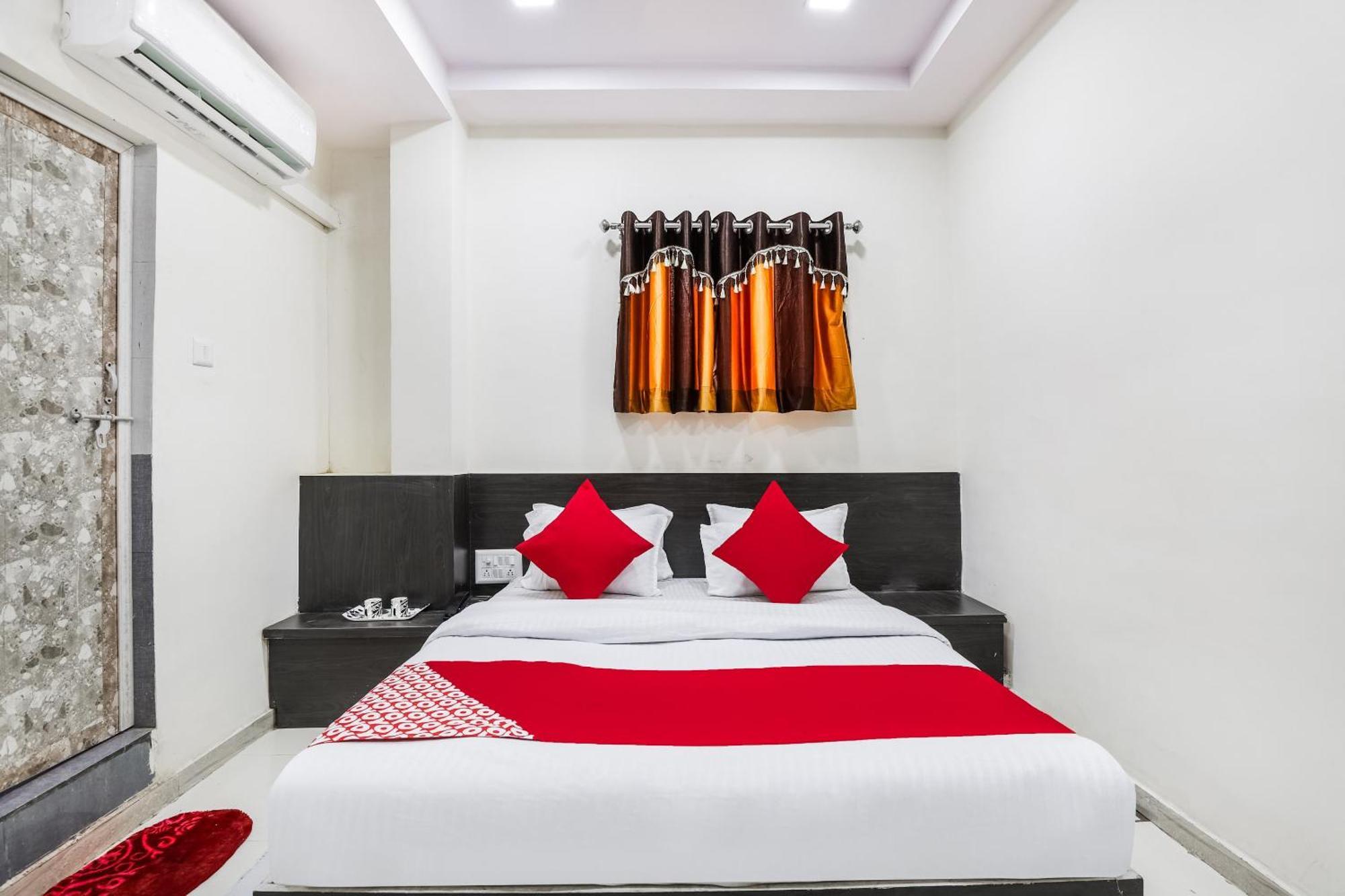 Hotel O Geetanjali 3*