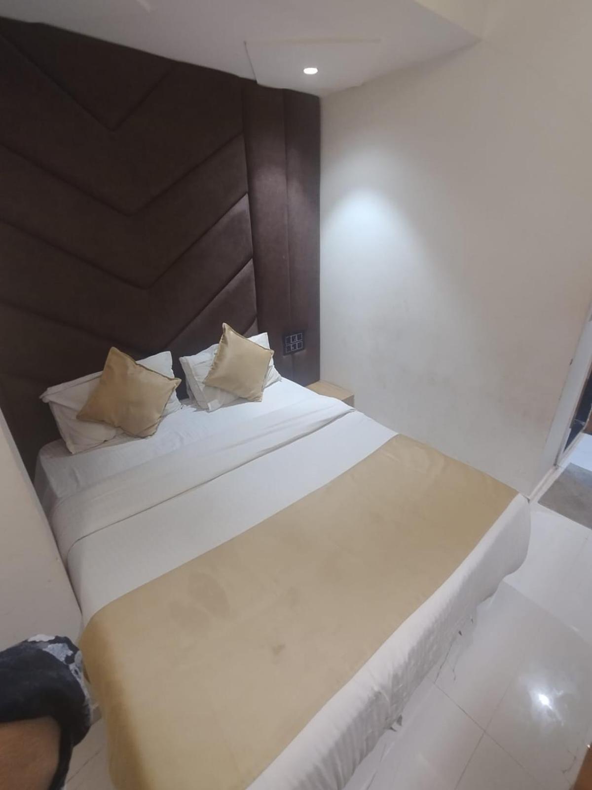 Pelican Hotel Ahmedabad