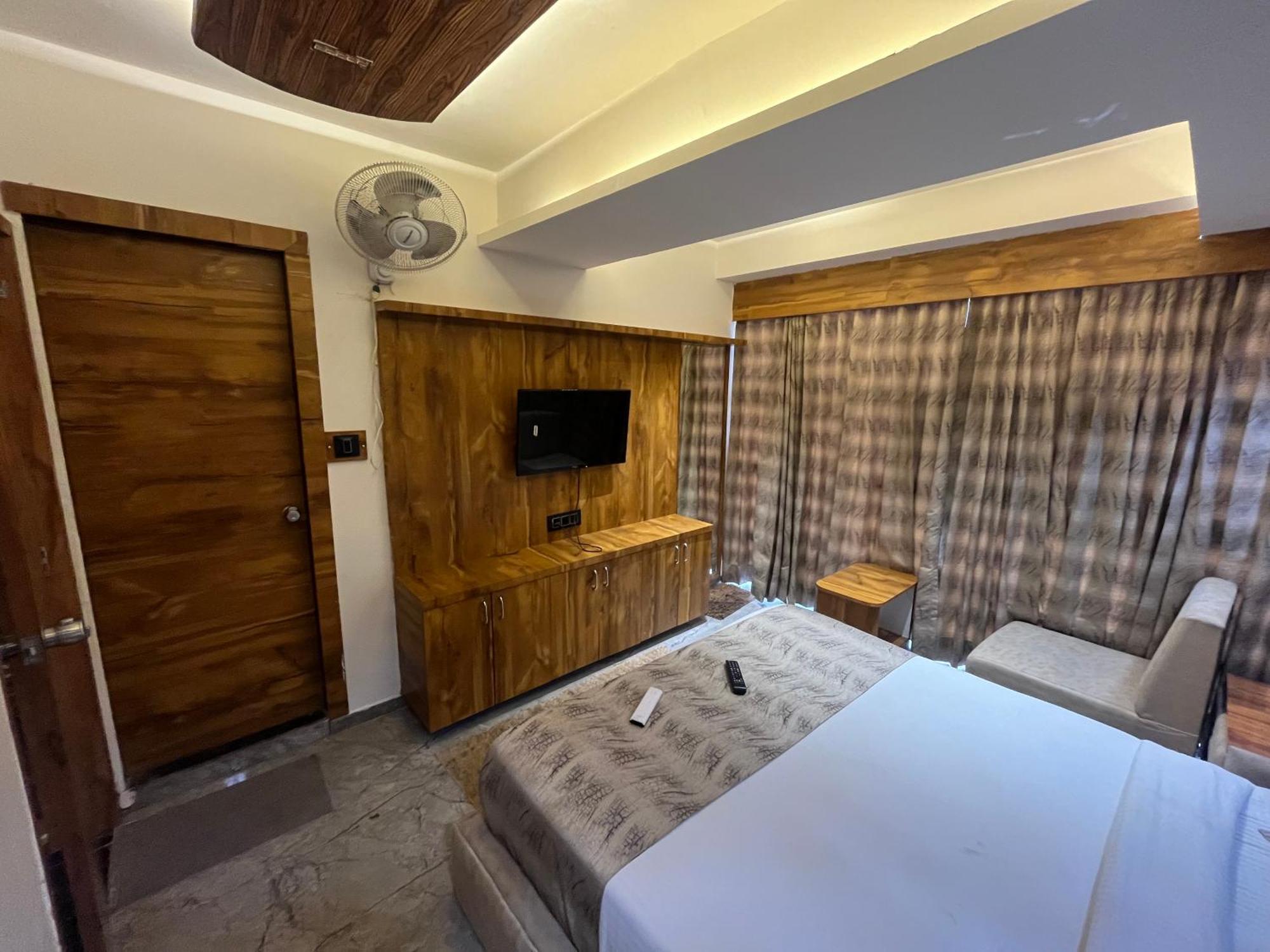 Hotel Pelican Ahmedabad