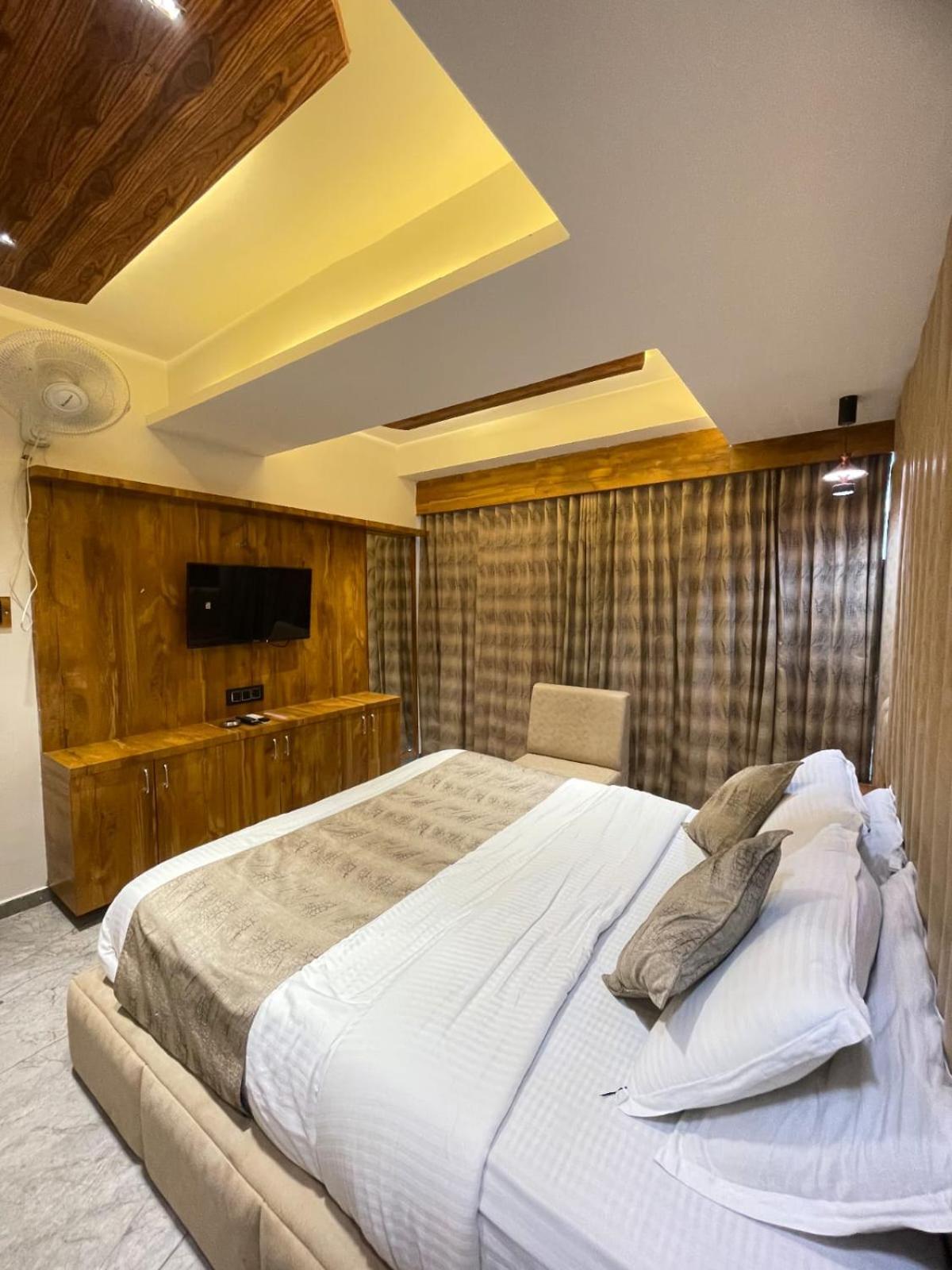 Pelican 3*