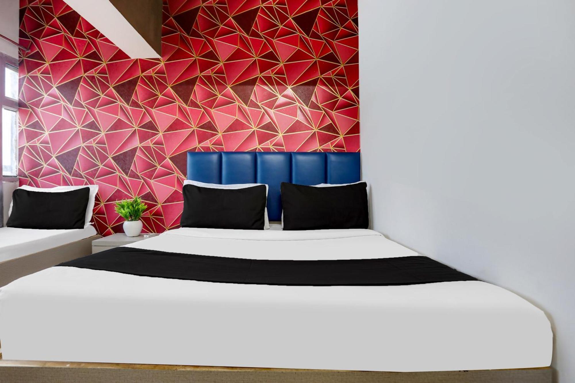 O Sg Highway Hotel *