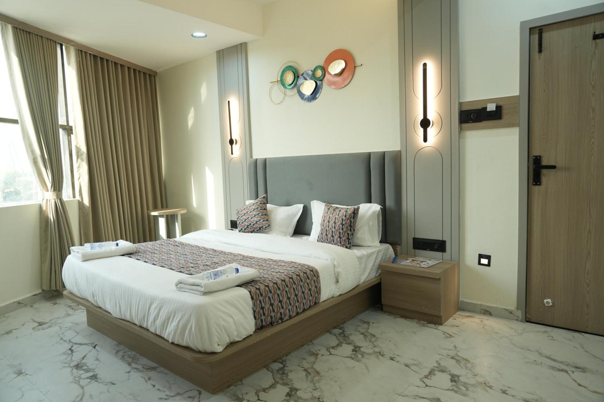 M Town Hotel 5*