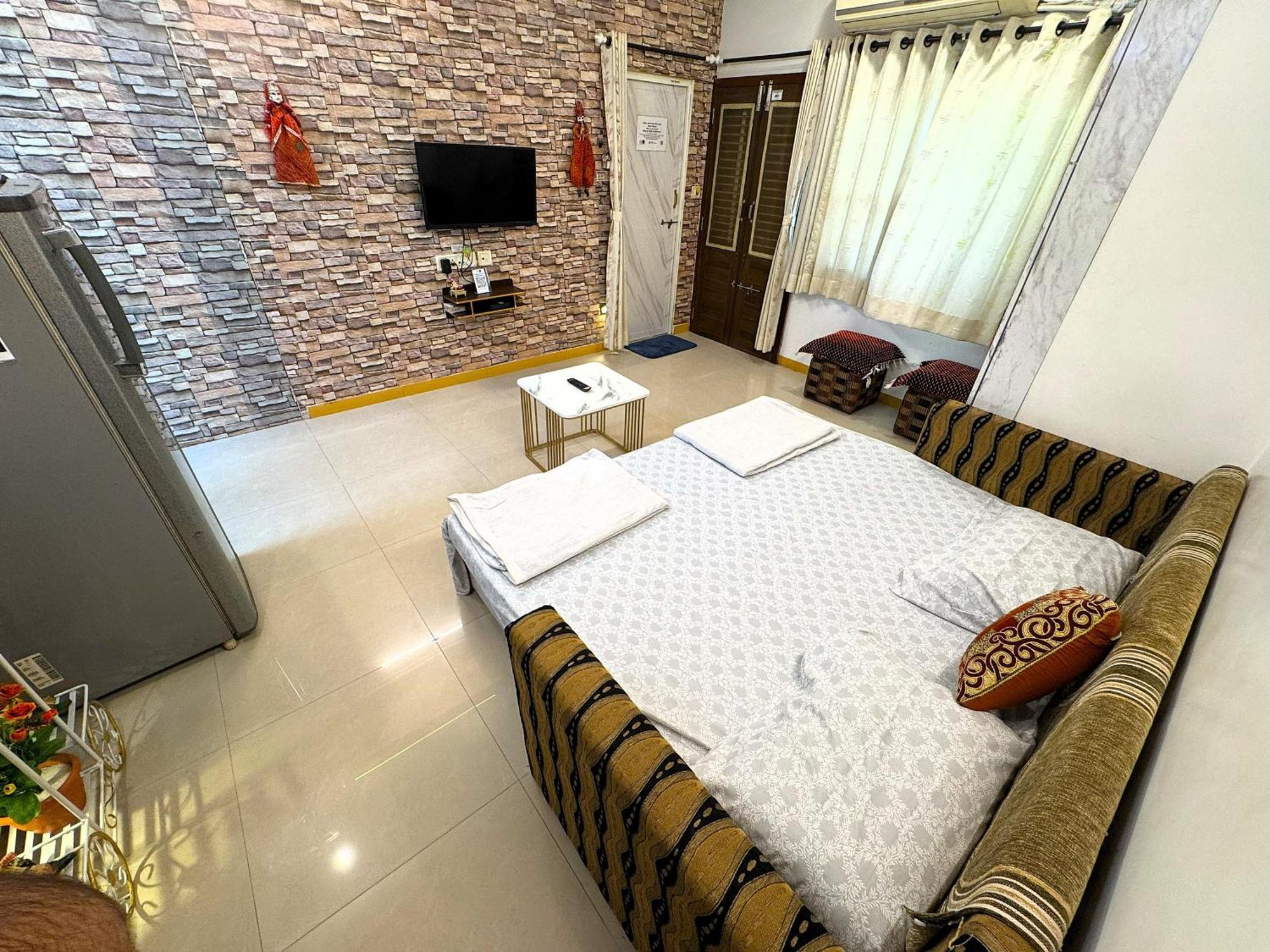 The Homeland Apartment *