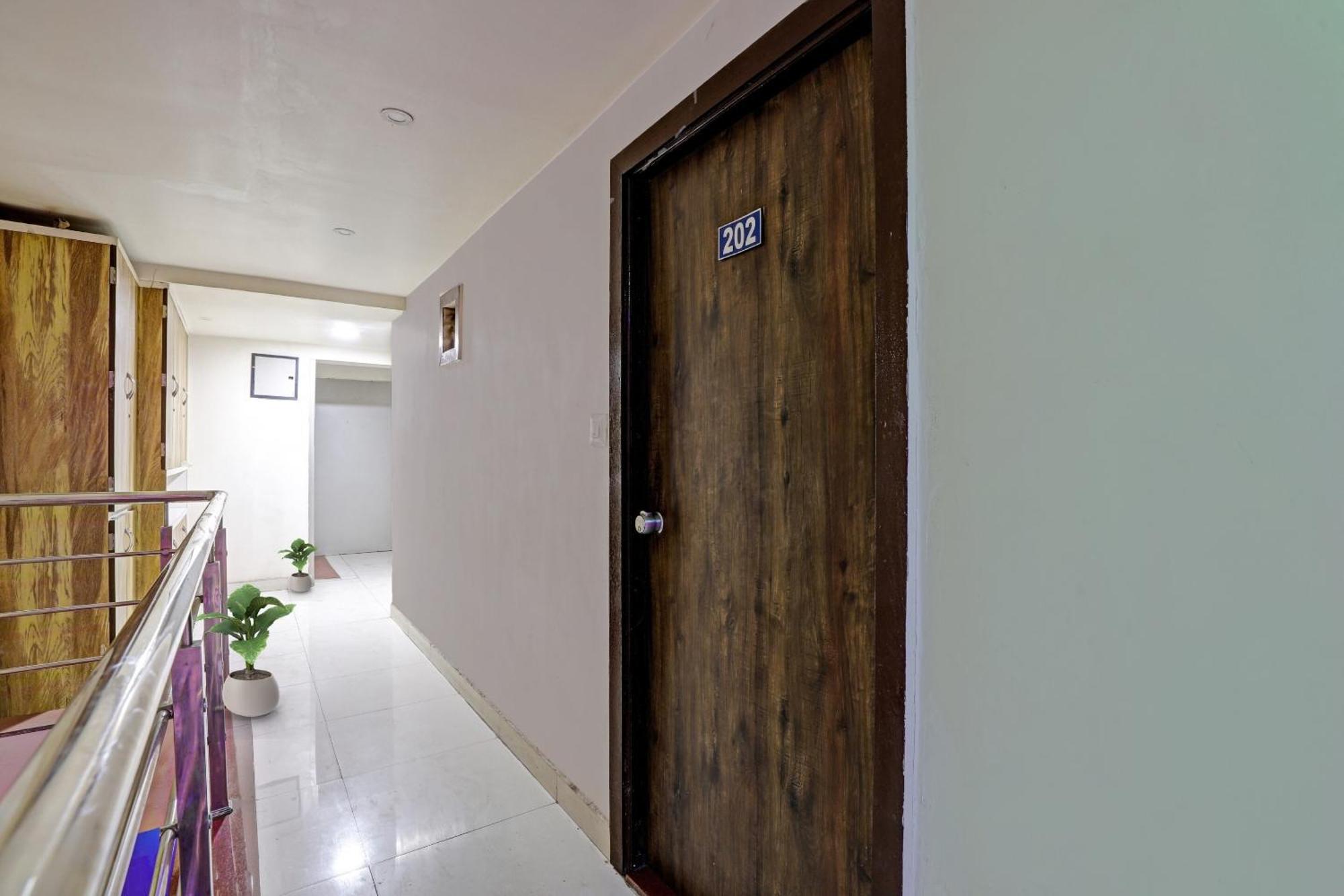 Hotel O Royal Ahmedabad