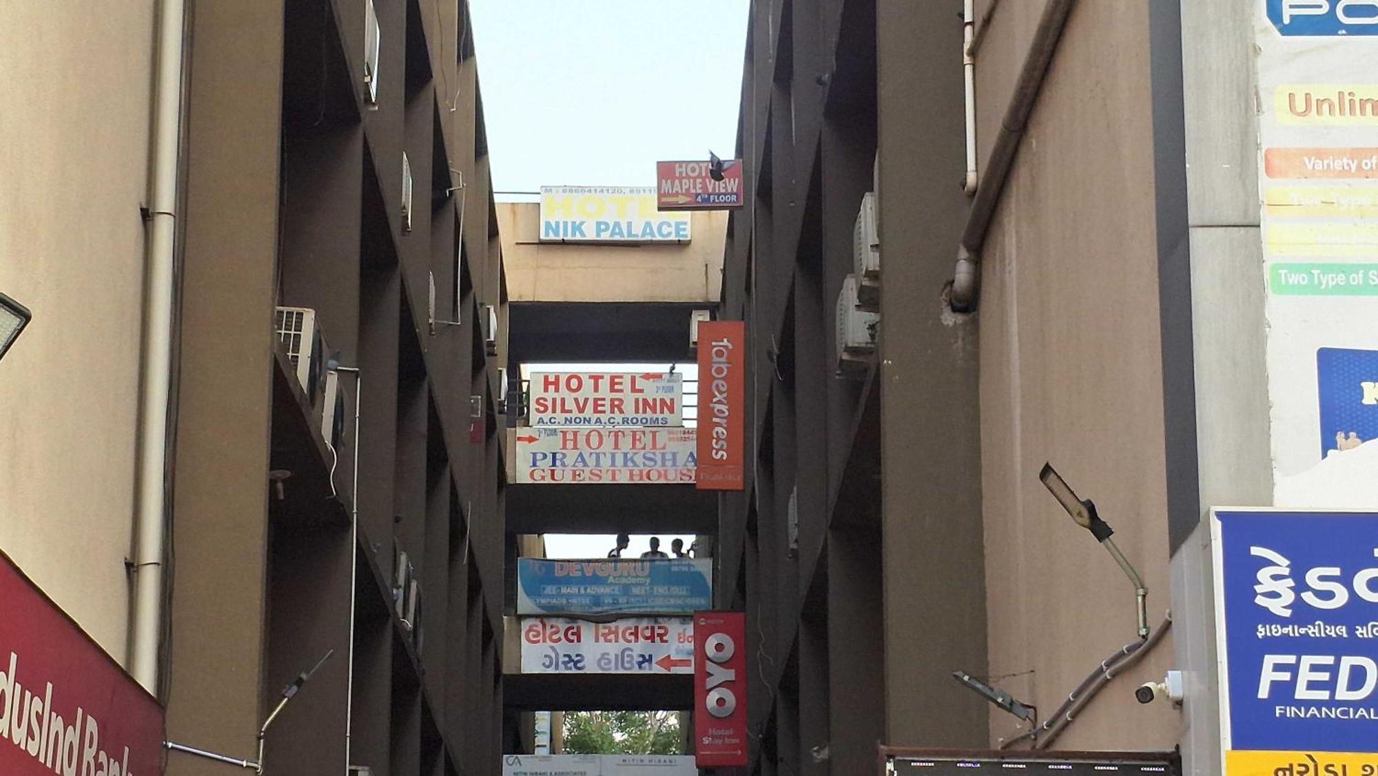 O Nik Palace Hotel 3*